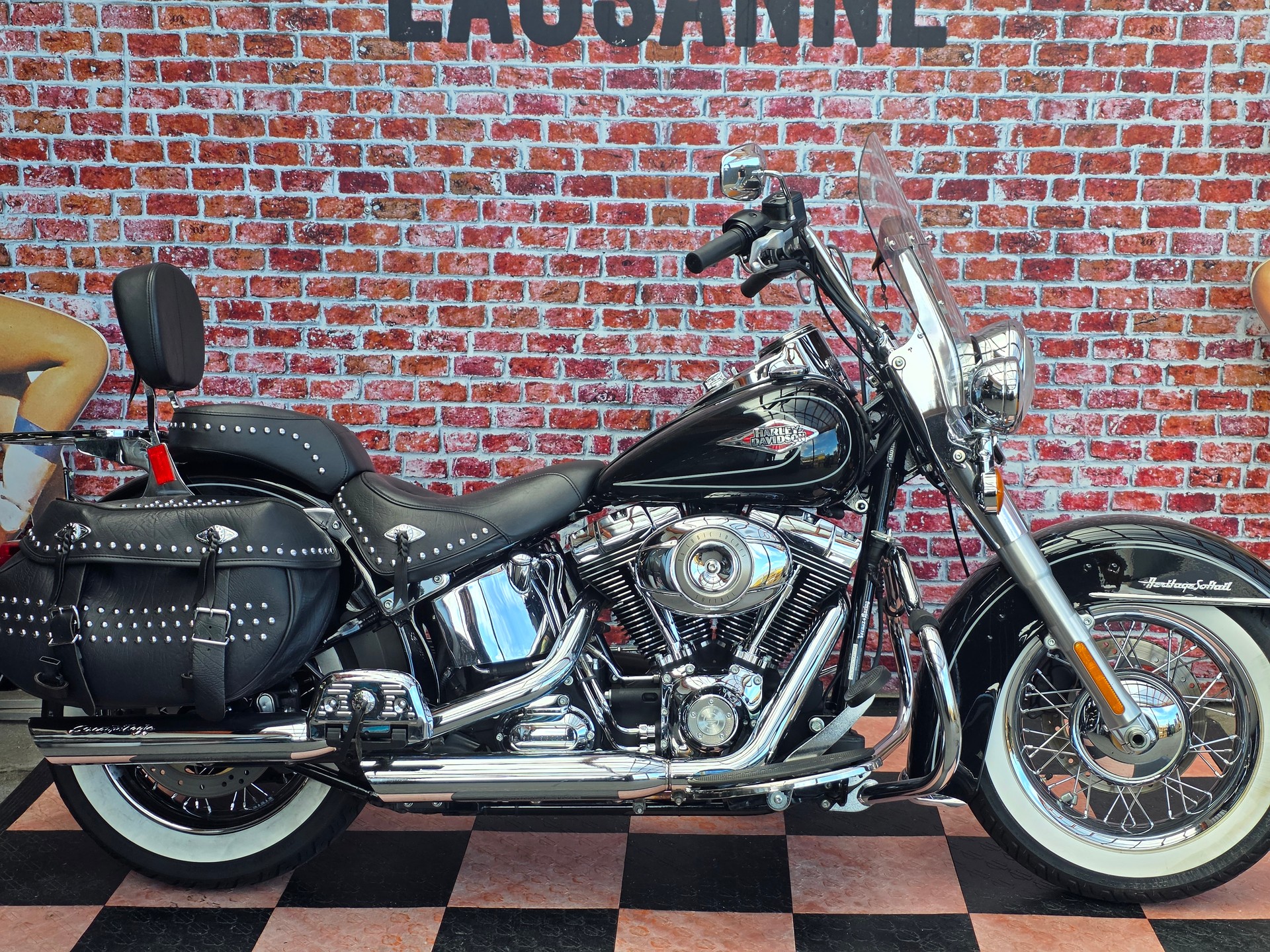 HARLEY-DAVIDSON FLSTCI Softail Classic-showroom-element-2