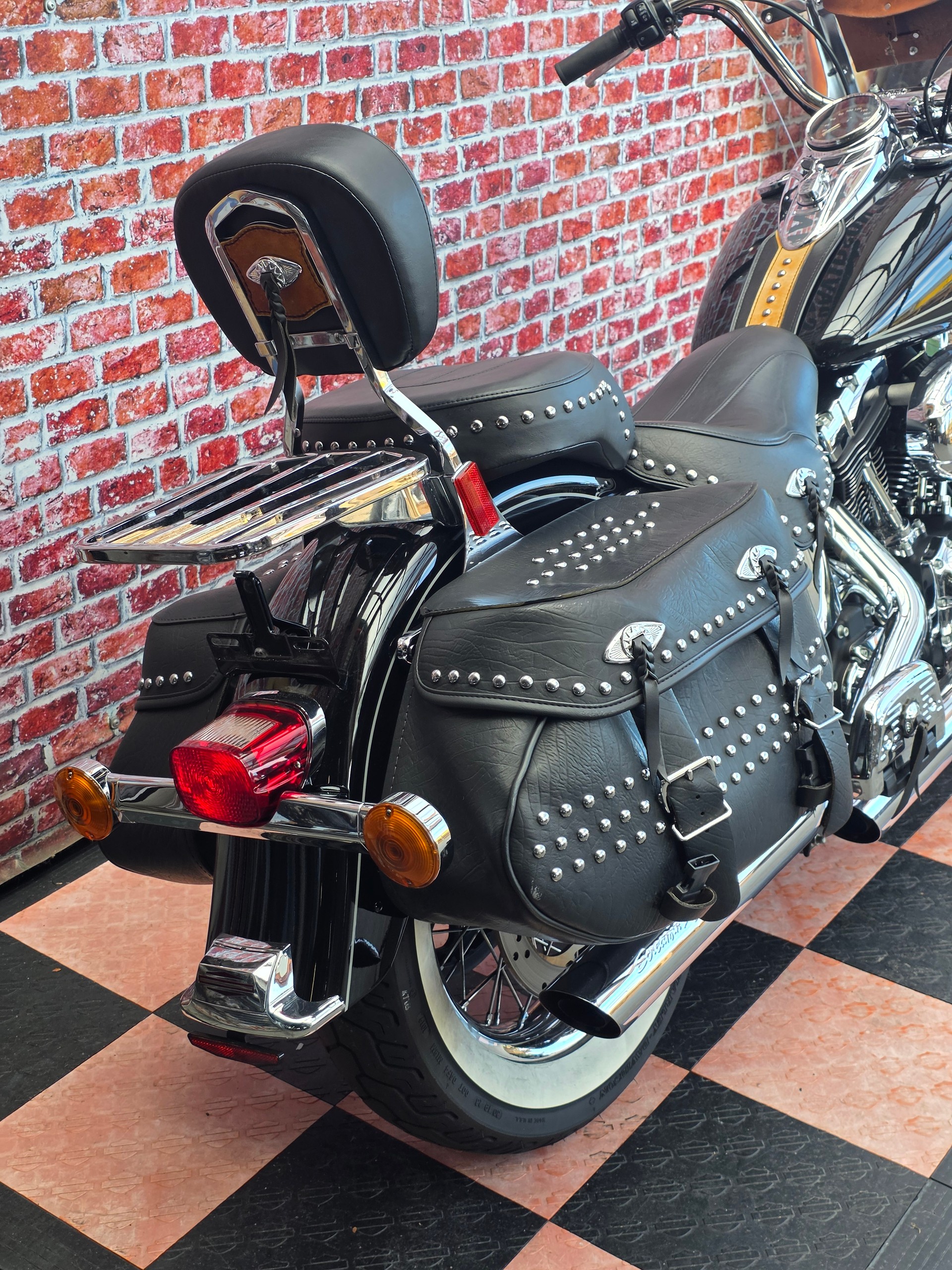 HARLEY-DAVIDSON FLSTCI Softail Classic-image-9