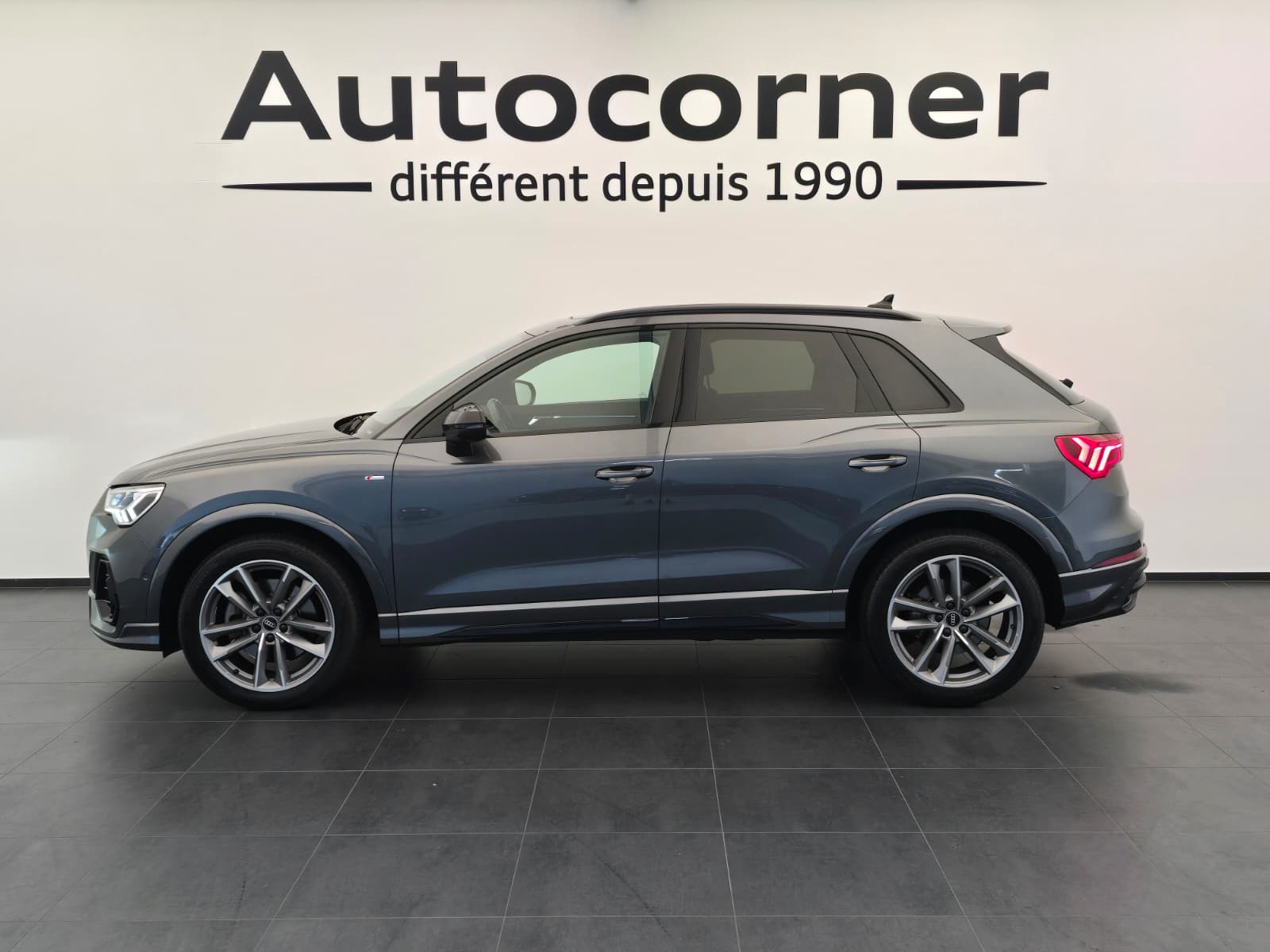 AUDI Q3 40 TFSI S line quattro S-tronic-showroom-element-1