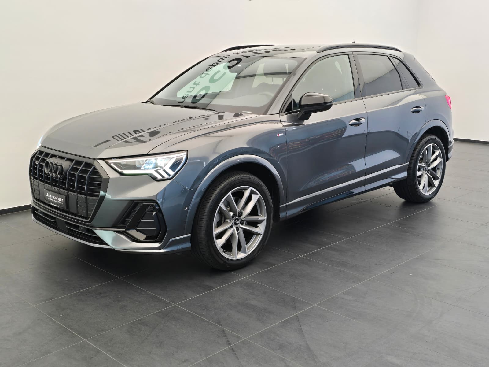 AUDI Q3 40 TFSI S line quattro S-tronic-showroom-element-2