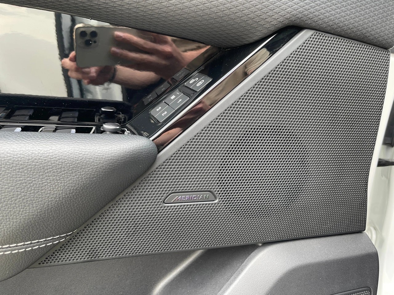 LAND ROVER Range Rover Velar R-Dynamic D 180 S Automatic-image-10