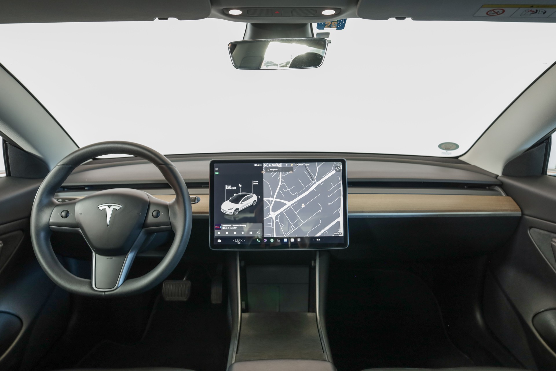 TESLA Model 3-image-9
