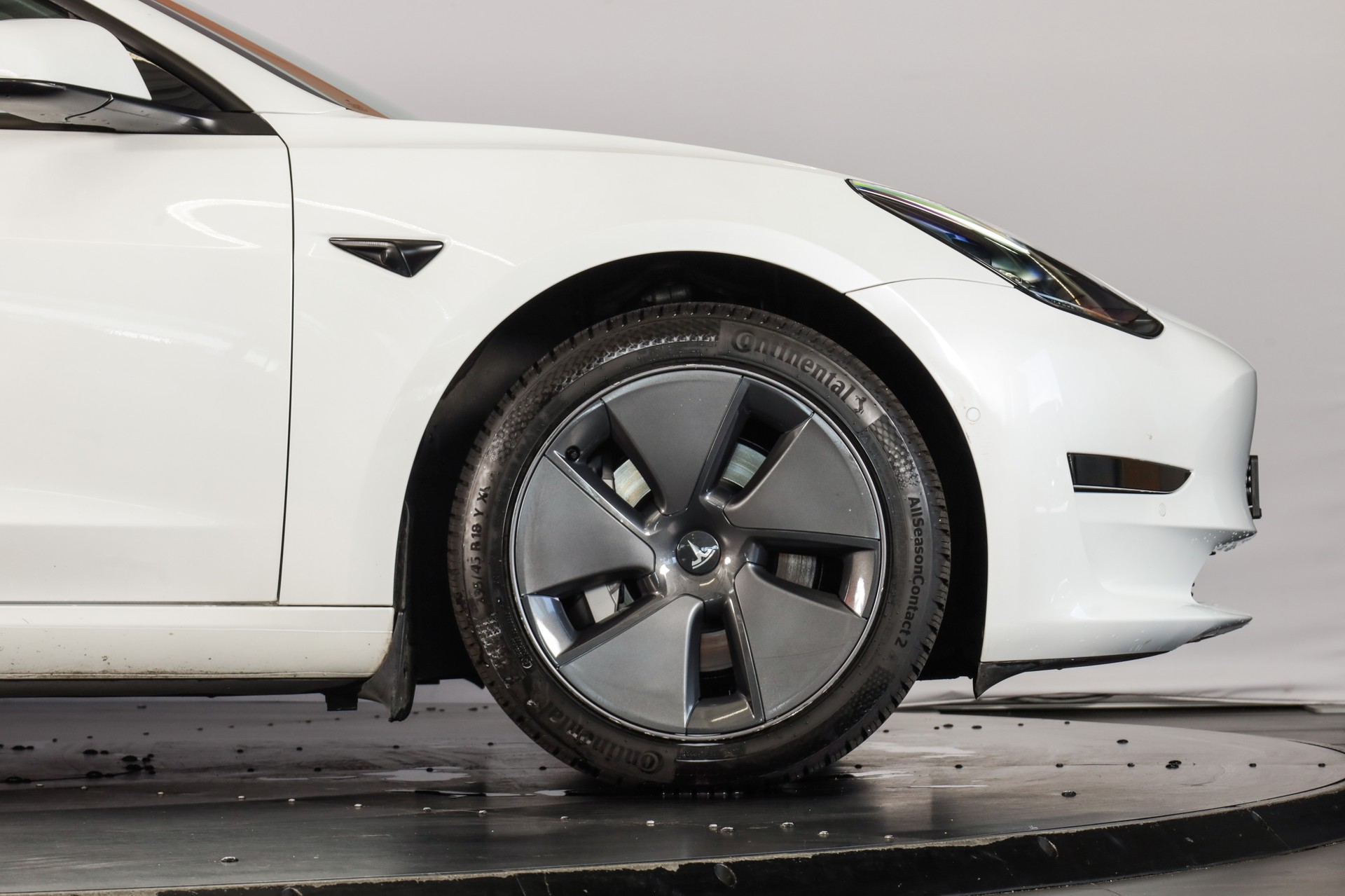 TESLA Model 3-image-6