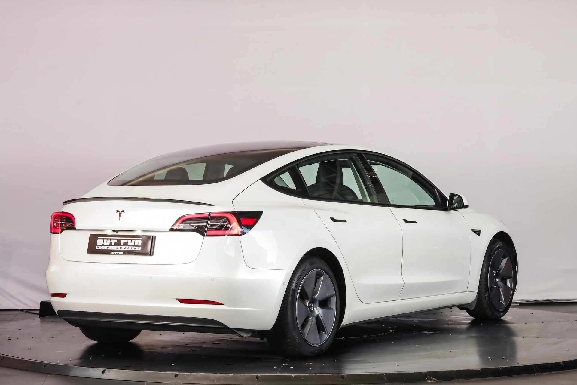 TESLA Model 3-image-4