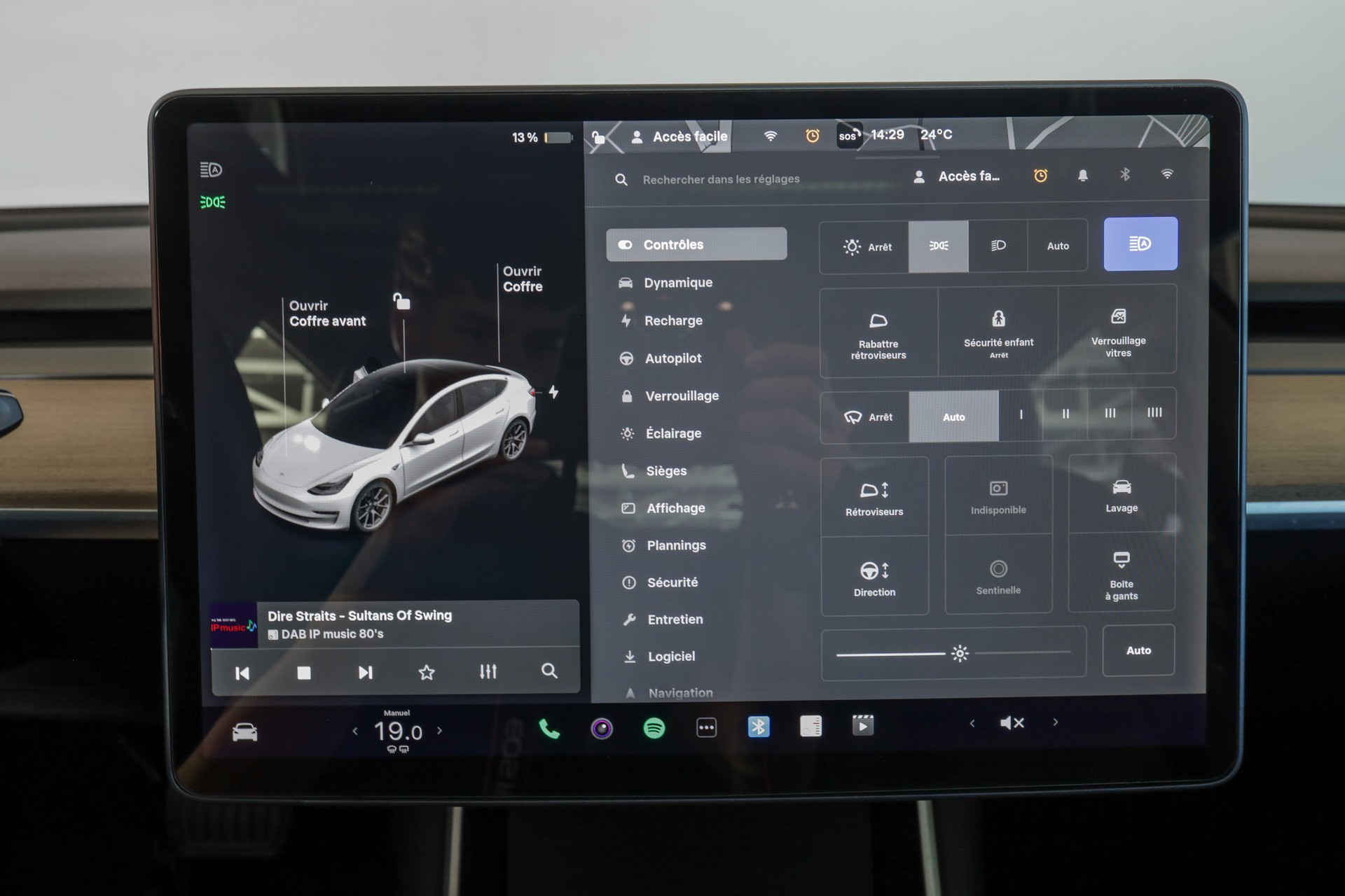 TESLA Model 3-image-12