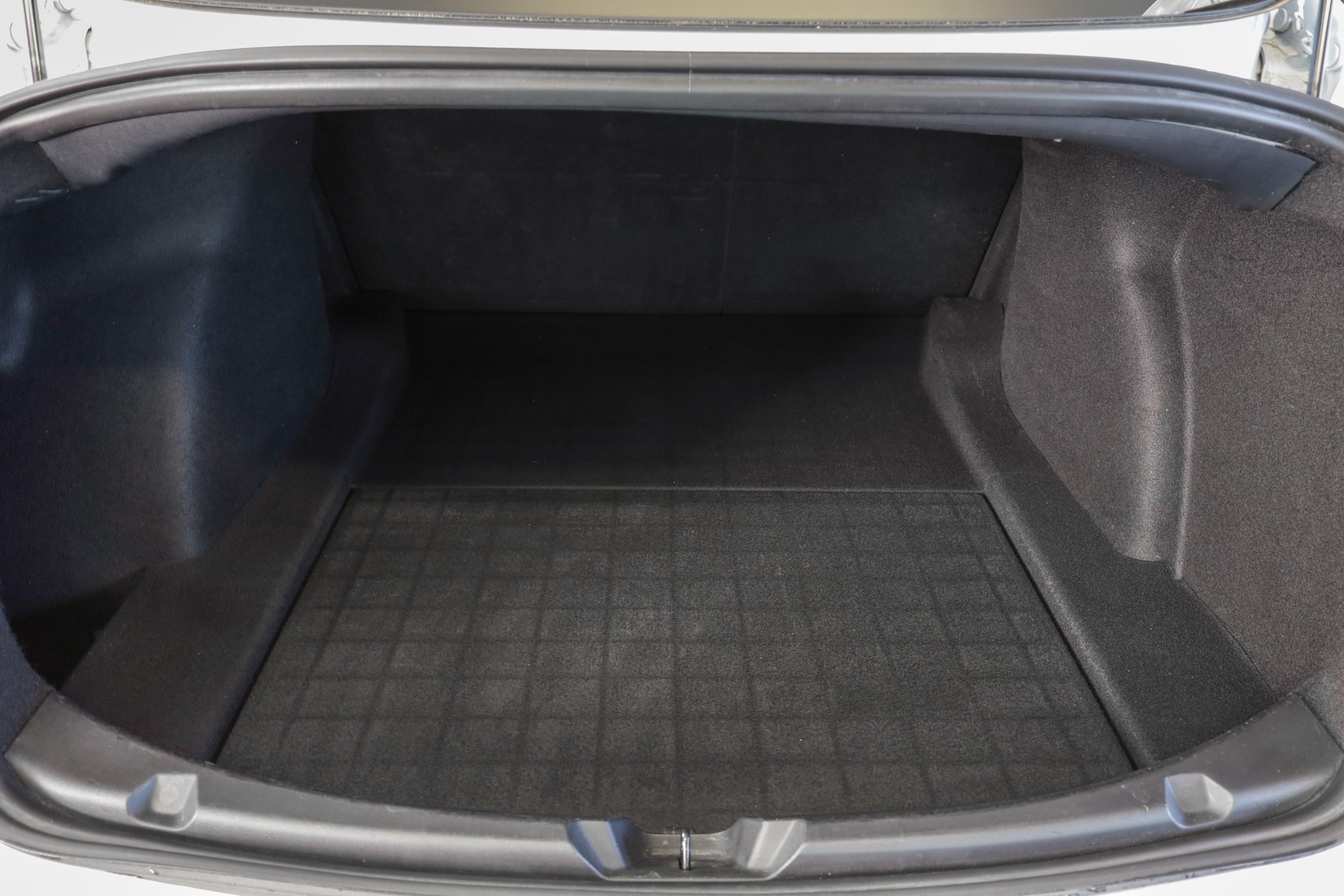 TESLA Model 3-image-21