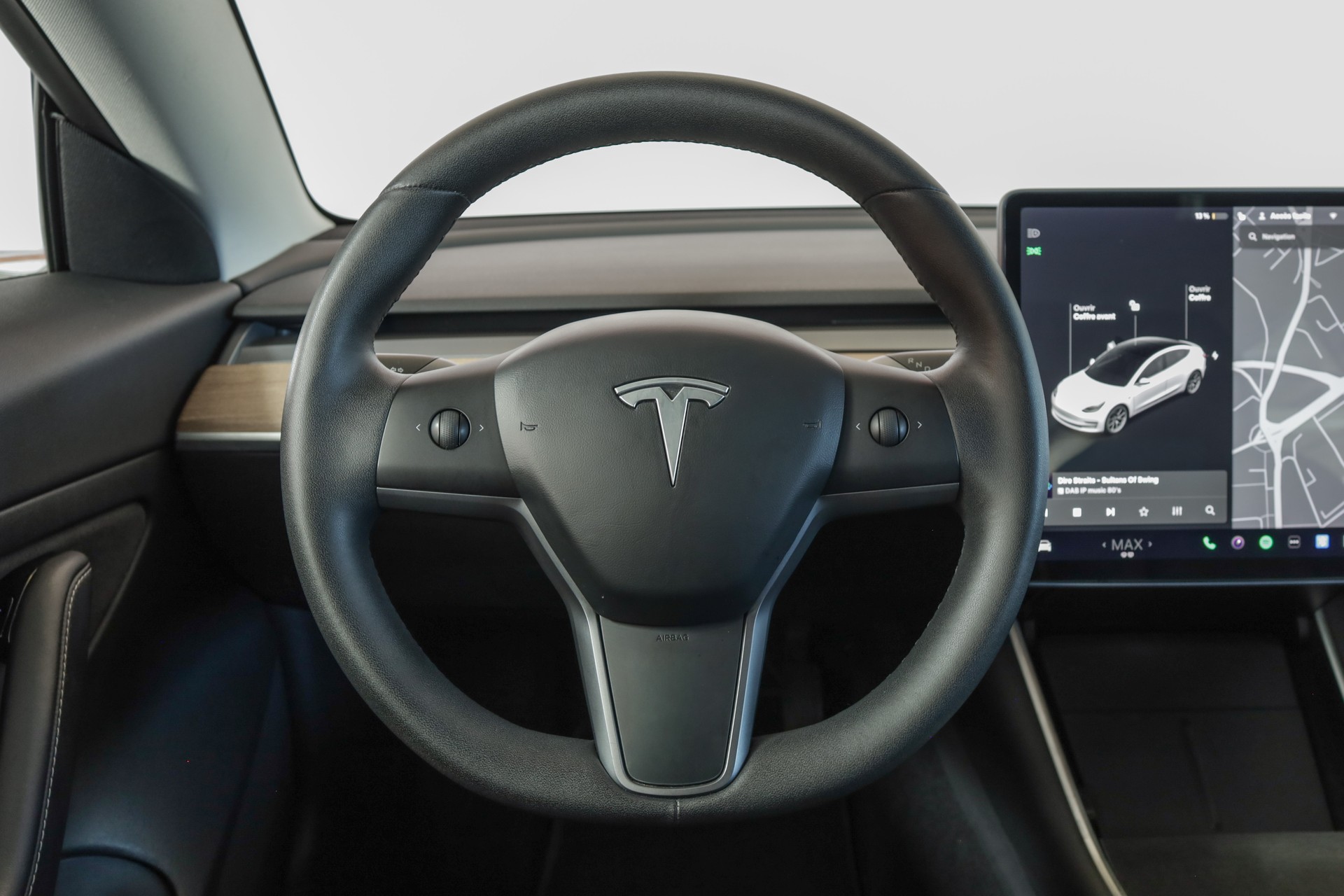 TESLA Model 3-image-10