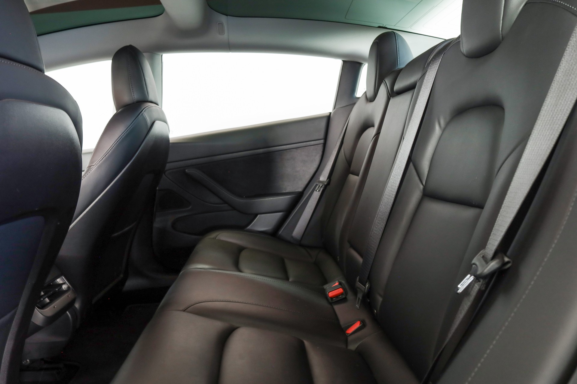 TESLA Model 3-image-18