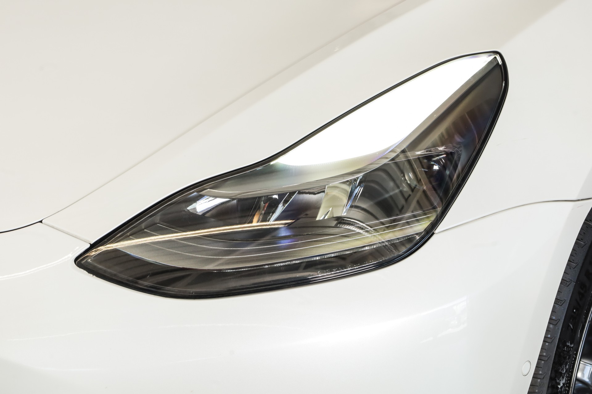 TESLA Model 3-image-19