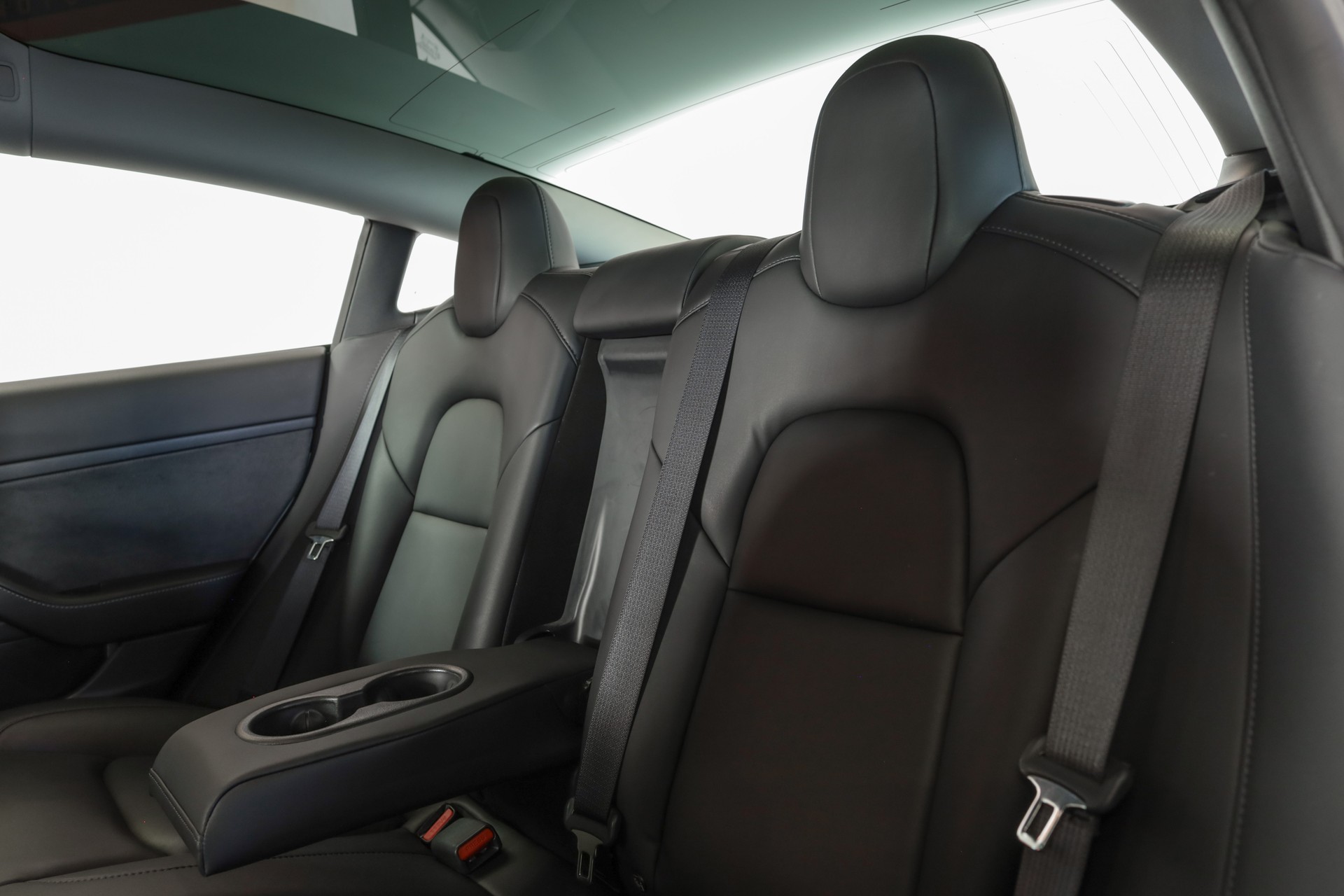 TESLA Model 3-image-16
