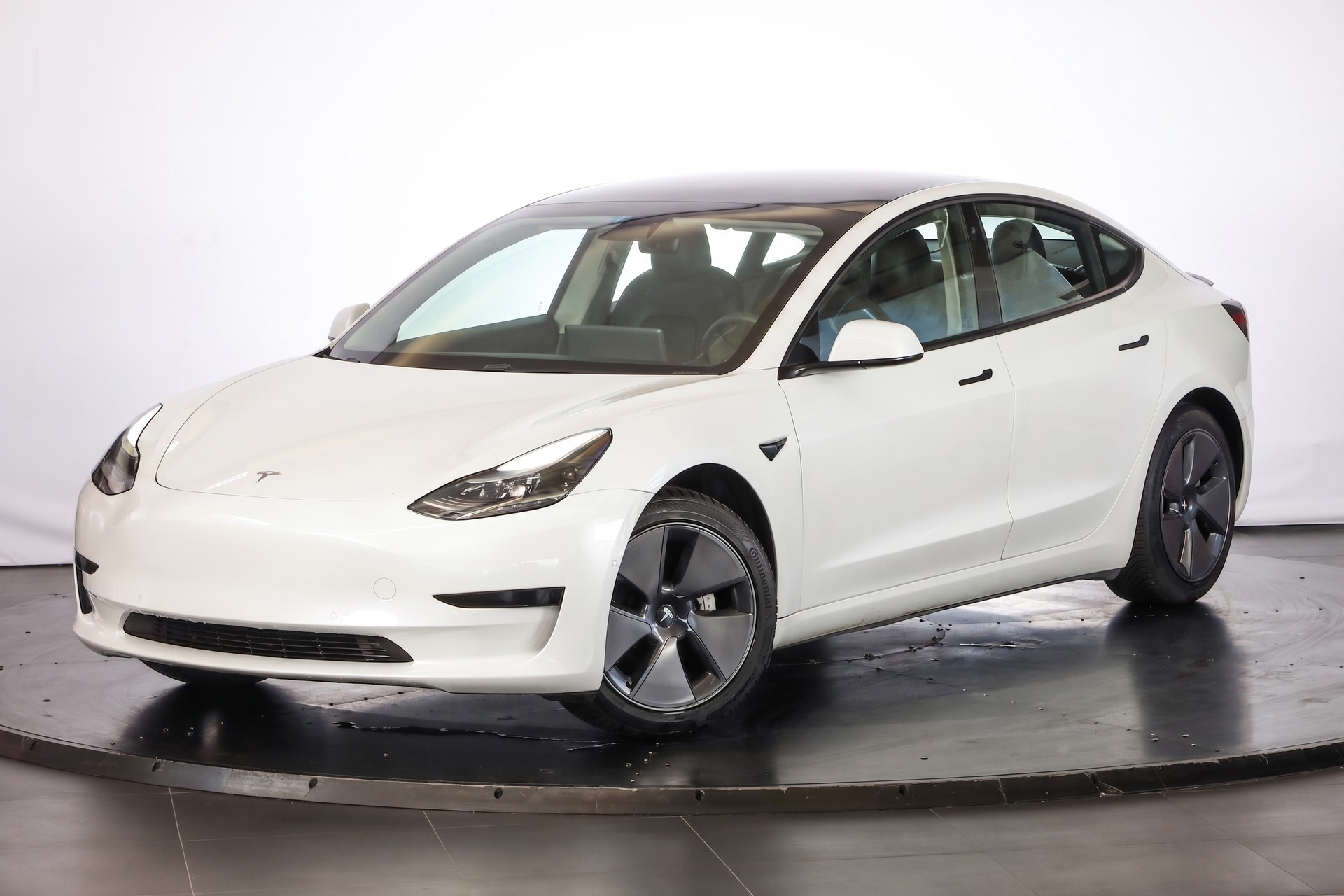 TESLA Model 3-image-8