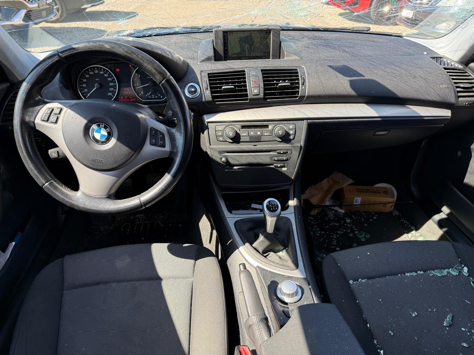 BMW 120i-image-10