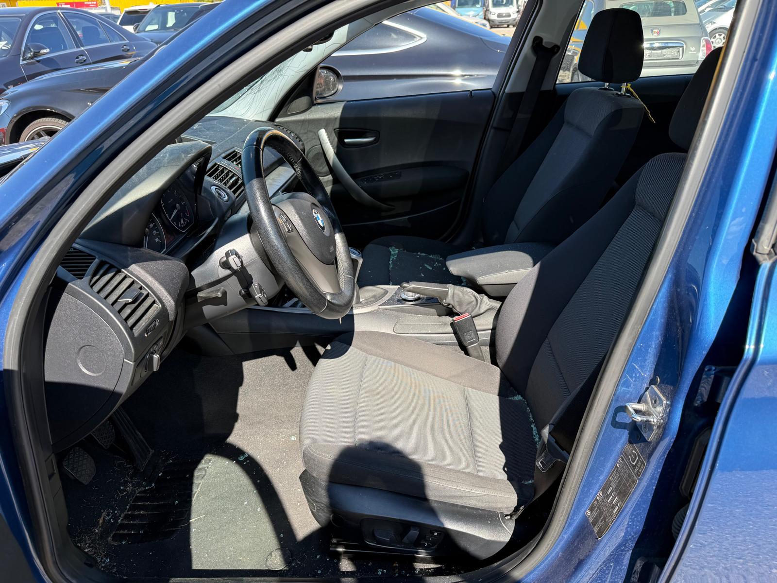 BMW 120i-image-9