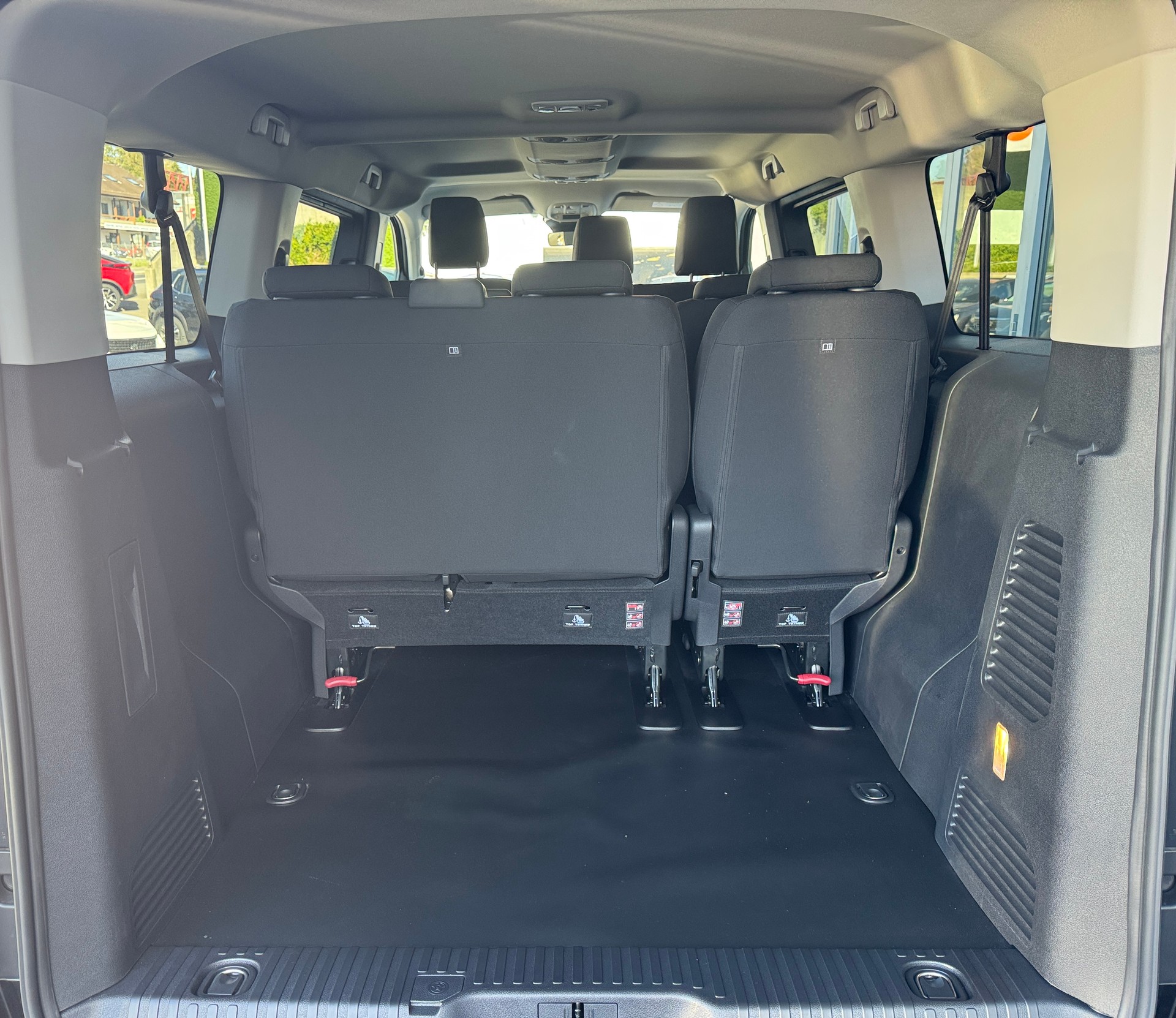 PEUGEOT Traveller 2.2 BlueHDi Business Long EAT8-image-8