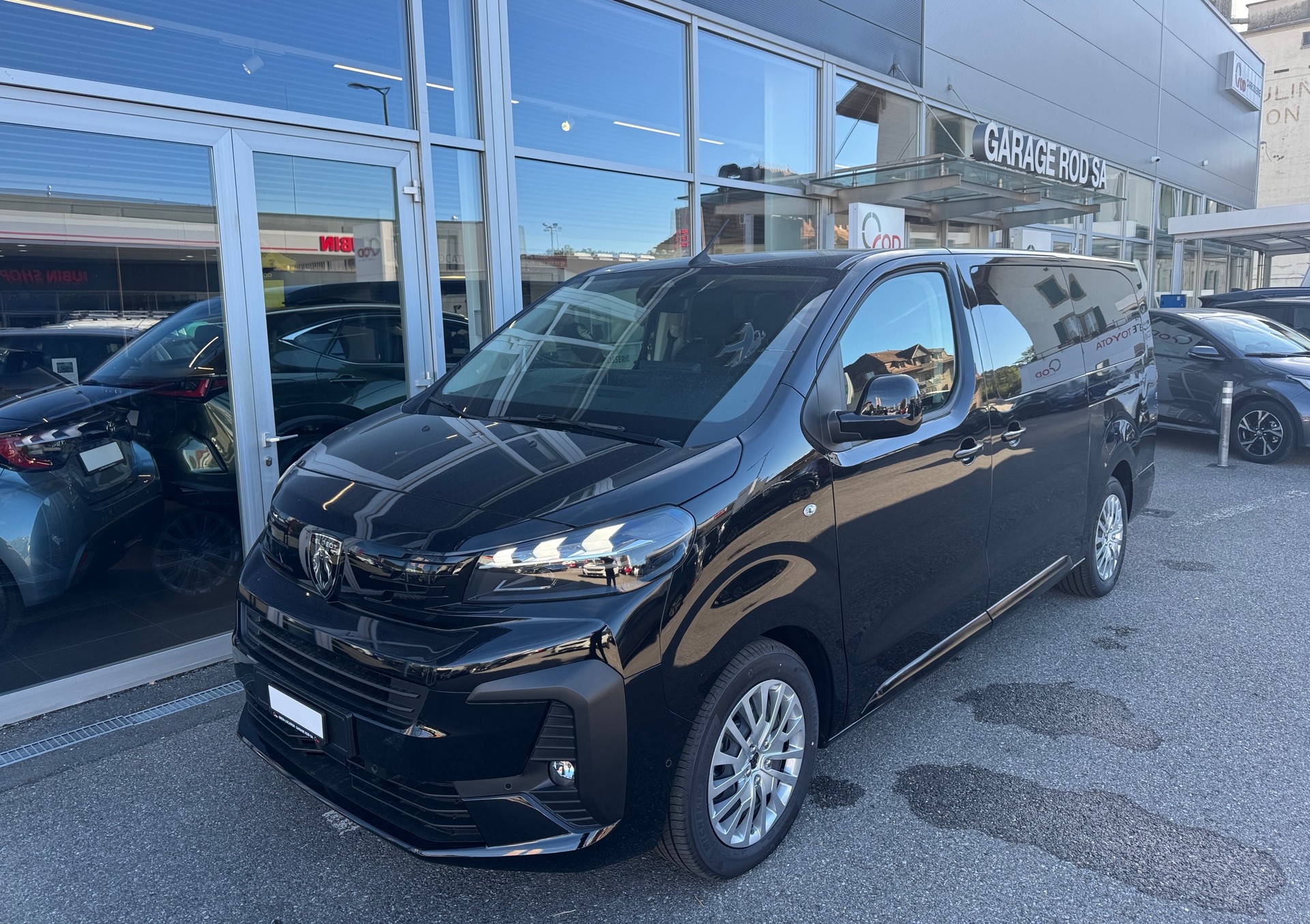 PEUGEOT Traveller 2.2 BlueHDi Business Long EAT8