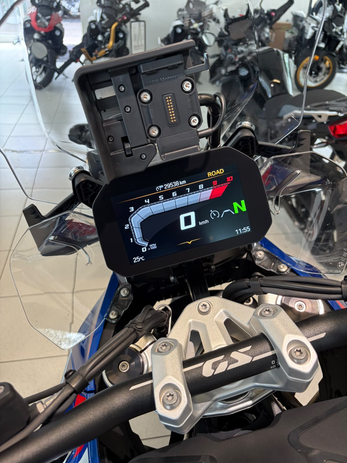 BMW R 1300 GS-image-11