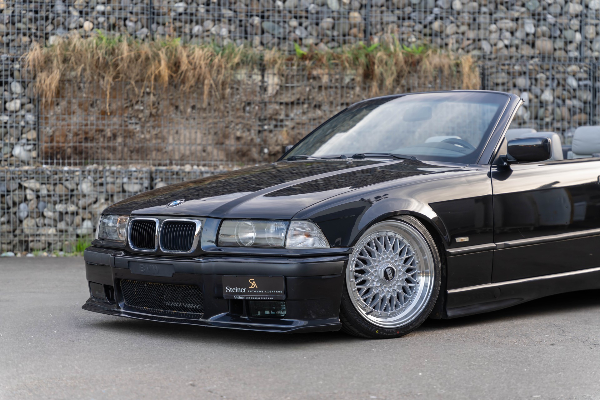 BMW 318i Cabrio M-Paket Facelift-showroom-element-1
