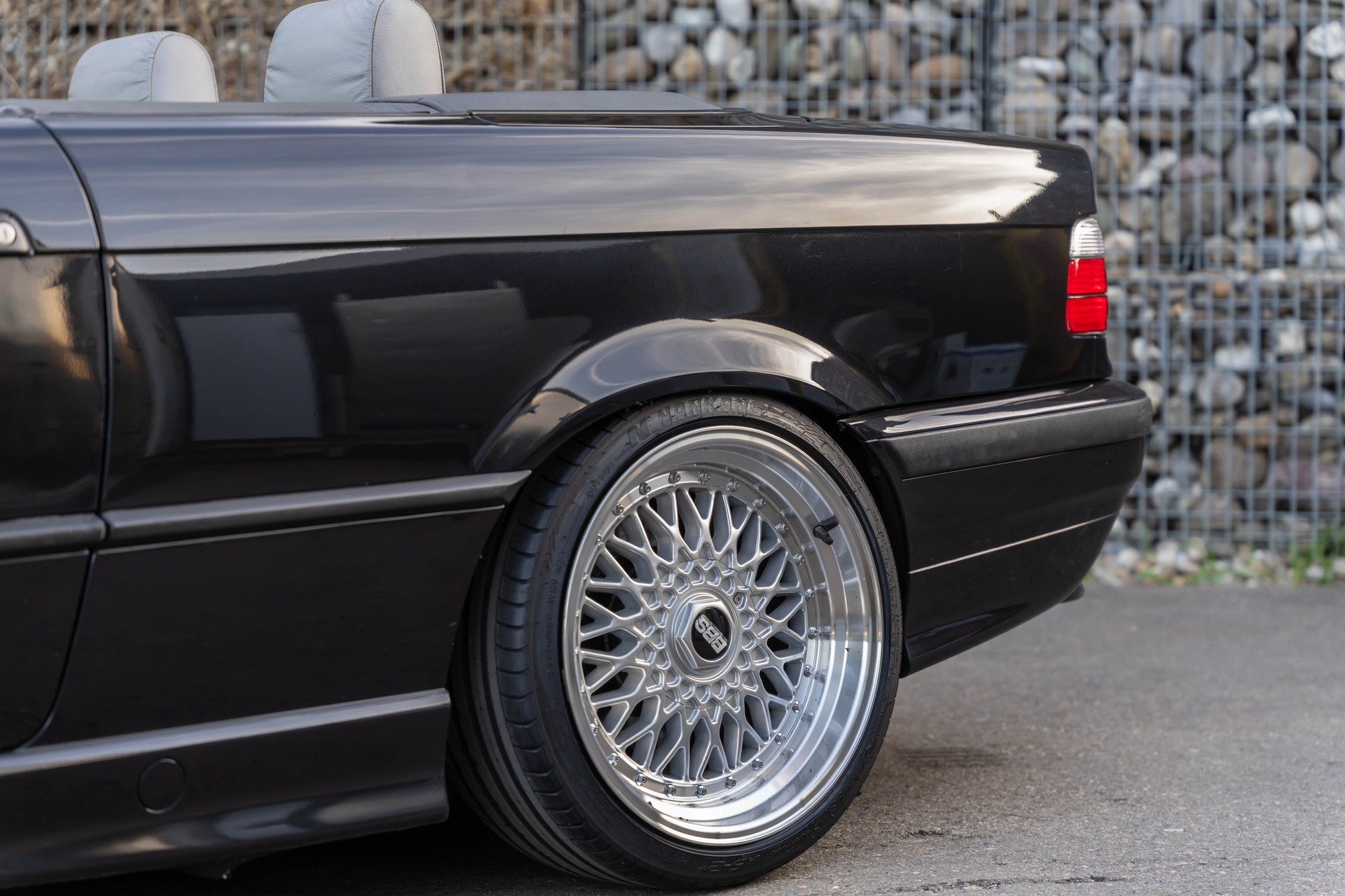 BMW 318i Cabrio M-Paket Facelift-showroom-element-2