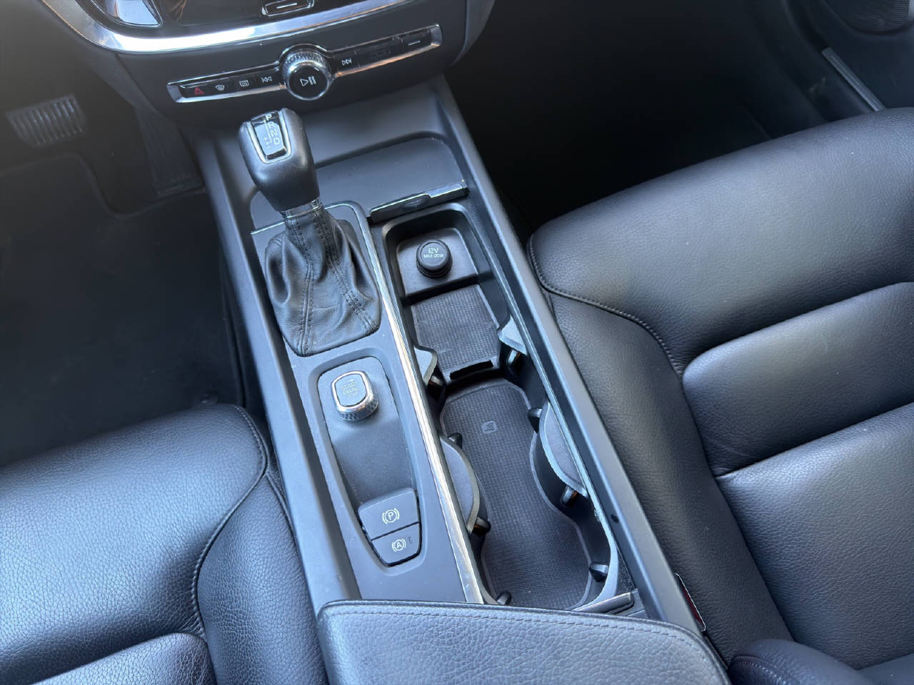 VOLVO V60 2.0 T6 Inscription AWD-image-9