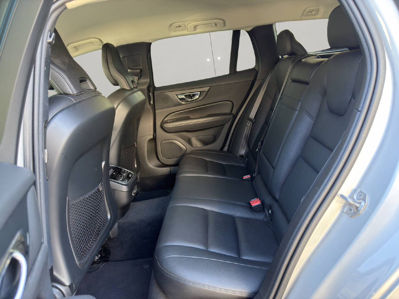 VOLVO V60 2.0 T6 Inscription AWD-image-4