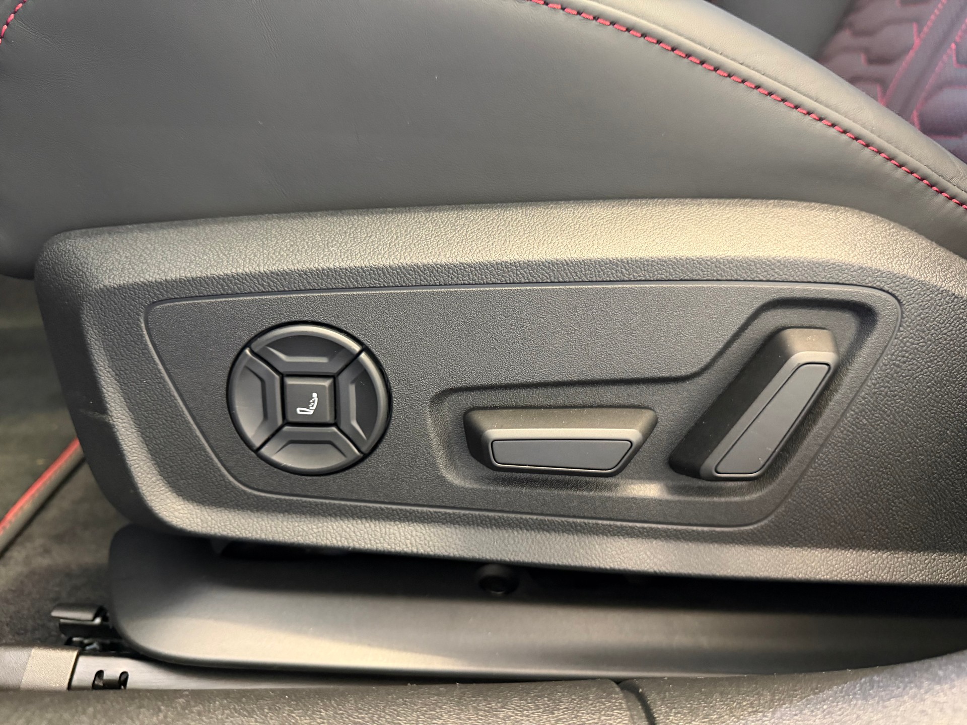 AUDI RS 5 Limousine, CH Typenschein, V-Max Anhebung, Tech pro Paket, Head up Display, OLED-image-15