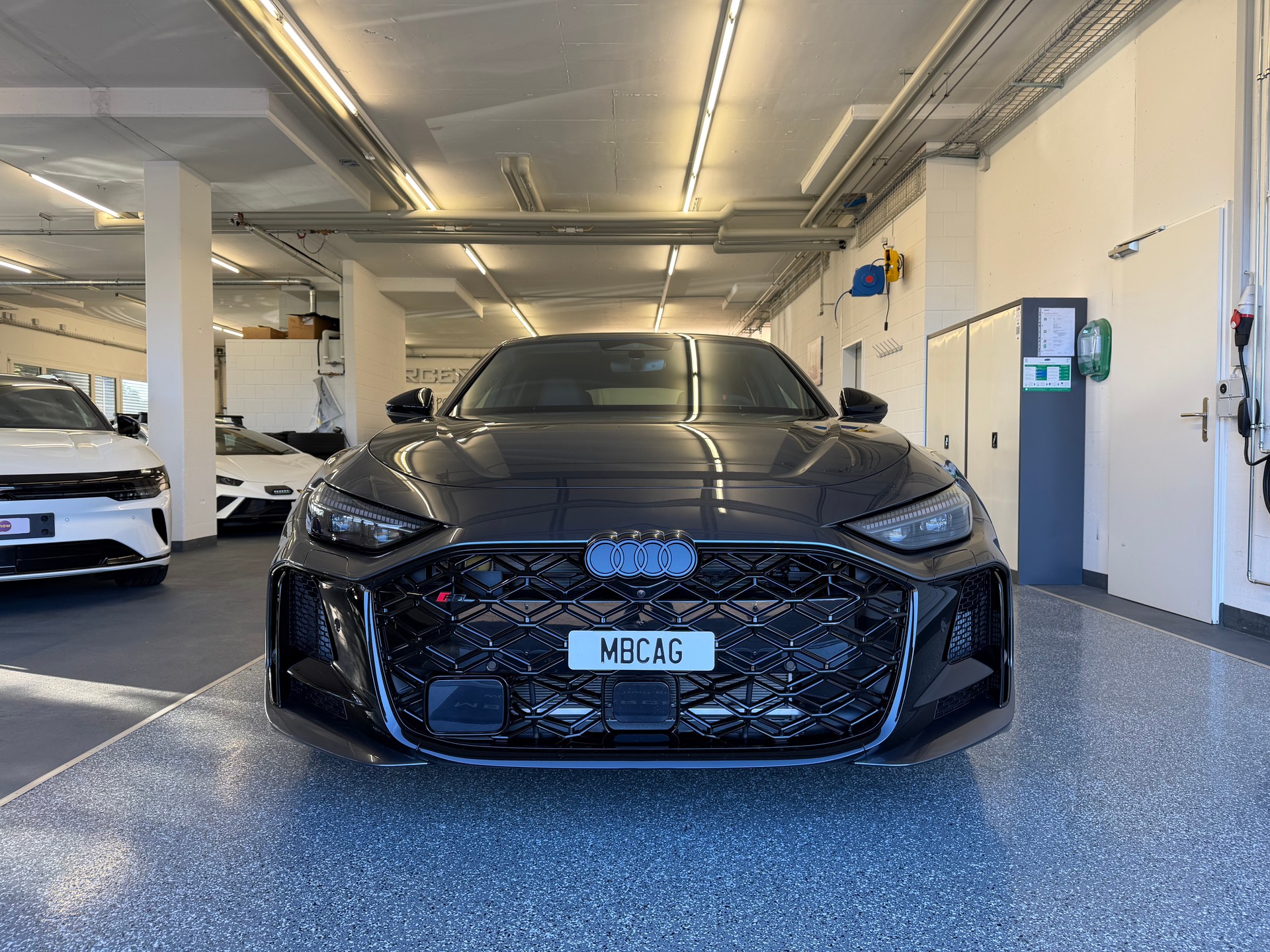 AUDI RS 5 Limousine, CH Typenschein, V-Max Anhebung, Tech pro Paket, Head up Display, OLED-showroom-element-2