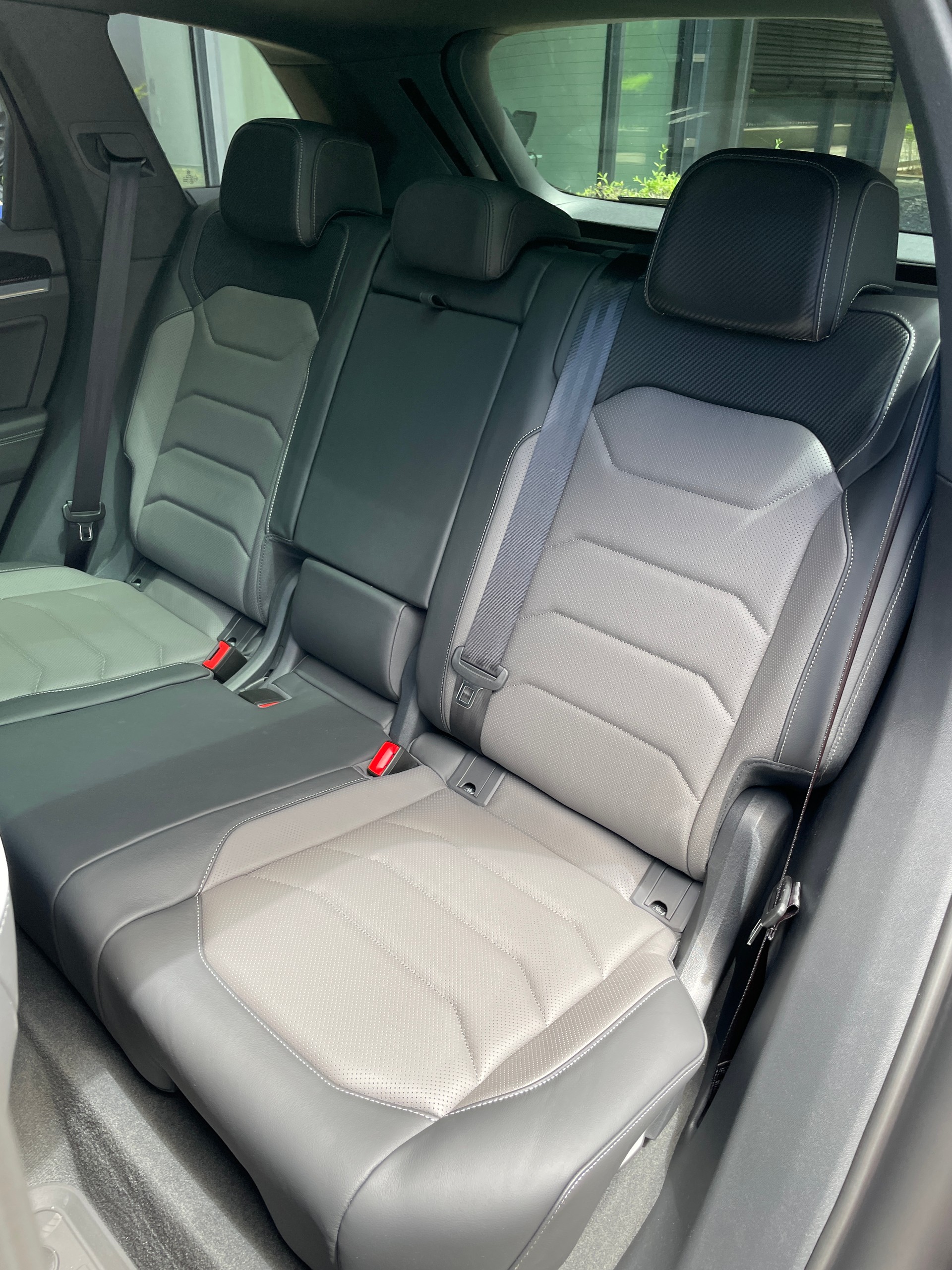 VW Touareg 3.0 TDI R-Line Final Edition Tiptronic-image-13