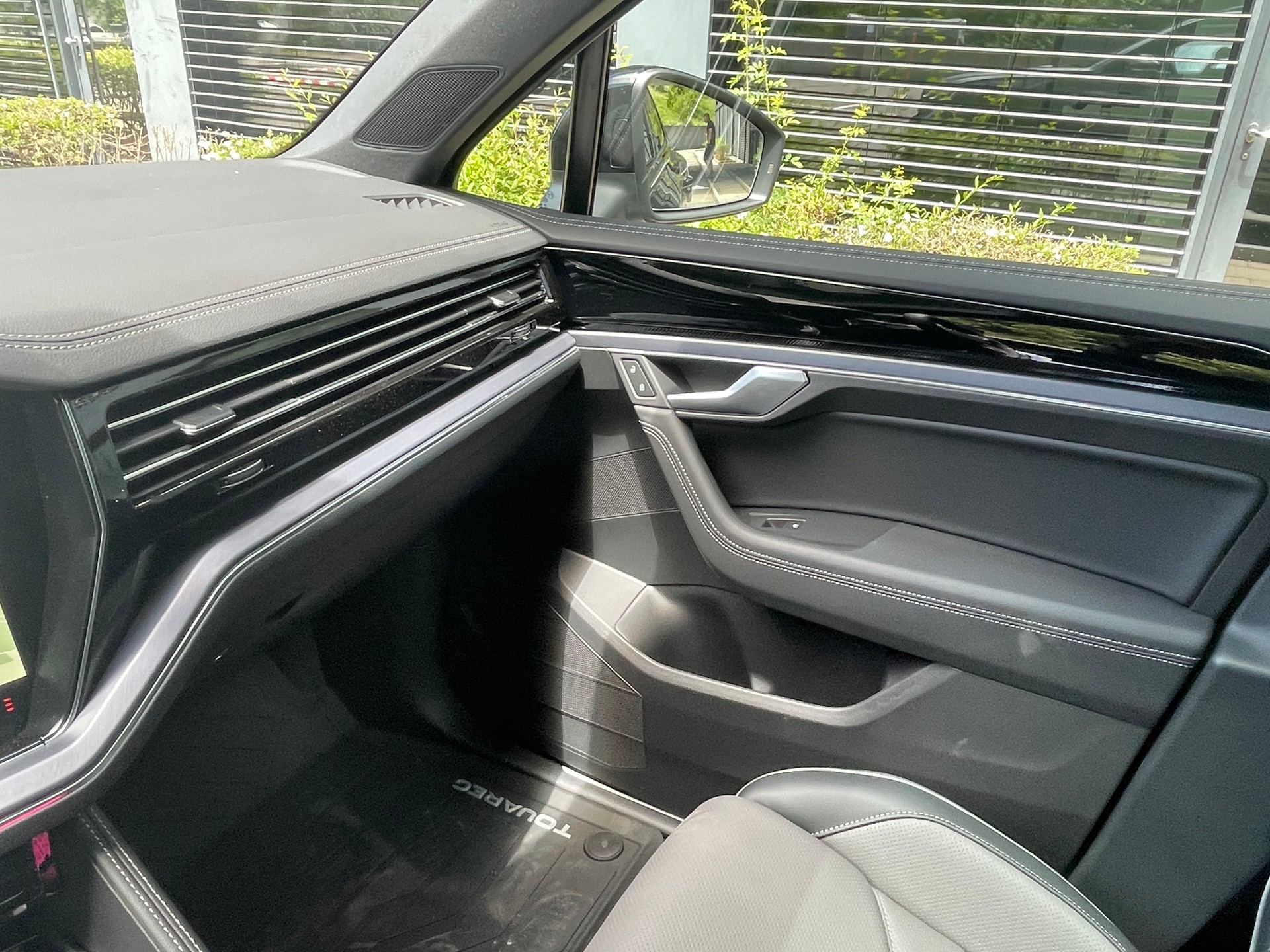 VW Touareg 3.0 TDI R-Line Final Edition Tiptronic-image-22
