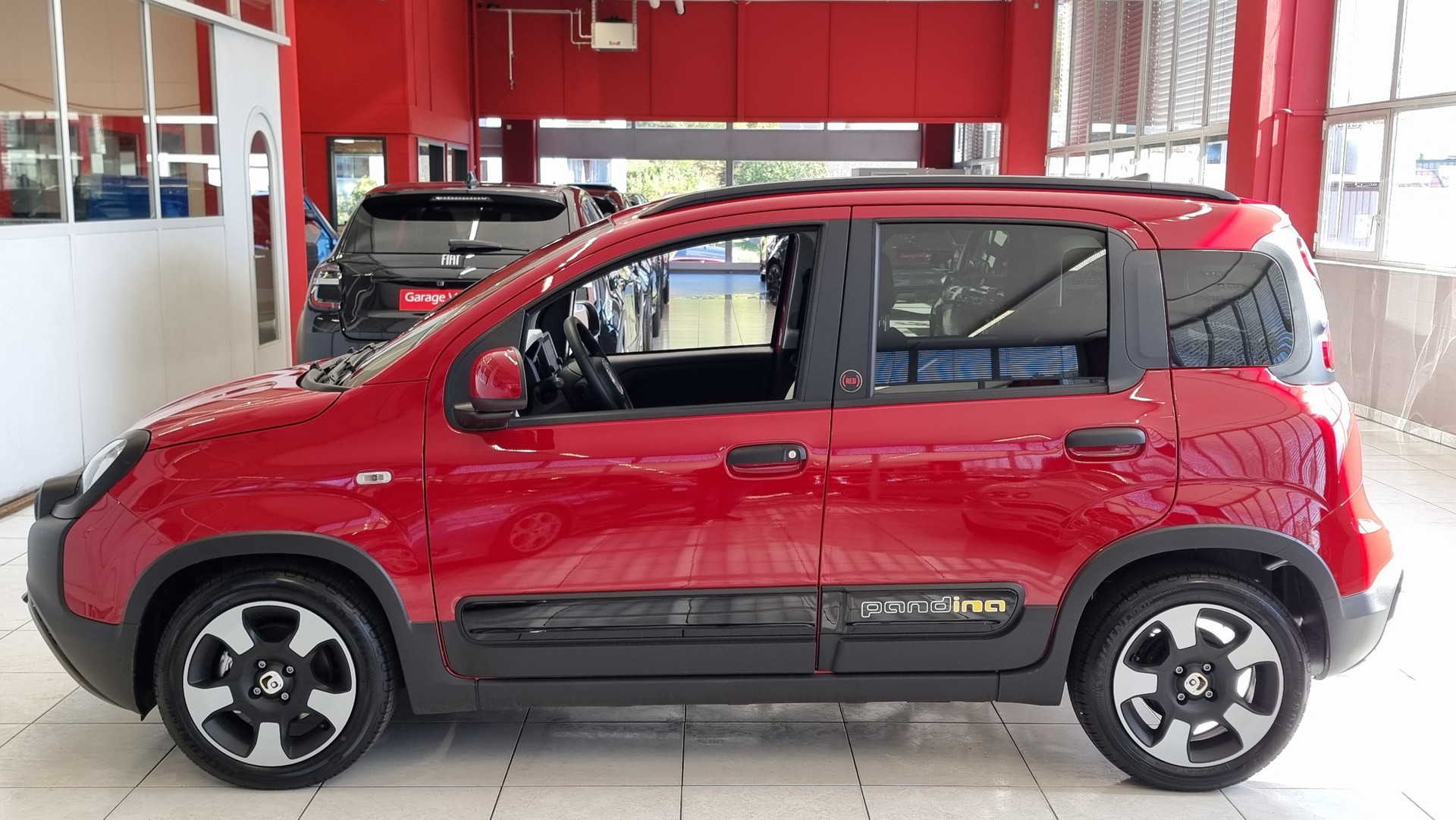 FIAT Panda1.0 Hybrid Cross-showroom-element-2