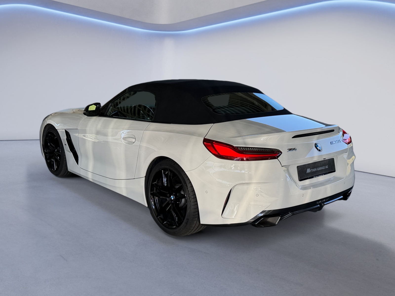 BMW Z4 M40i-showroom-element-2