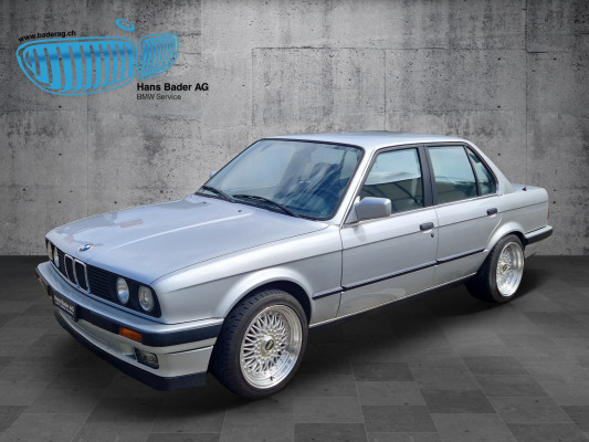 BMW 320i-image-1