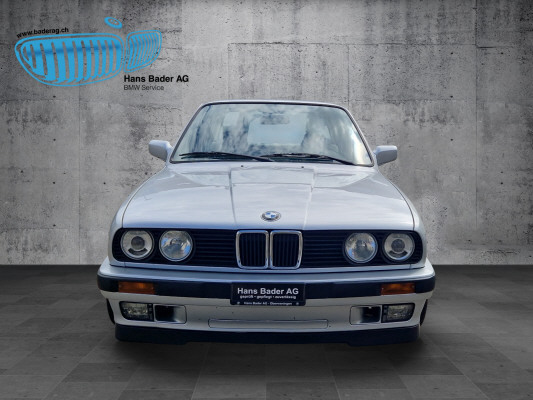 BMW 320i-image-0