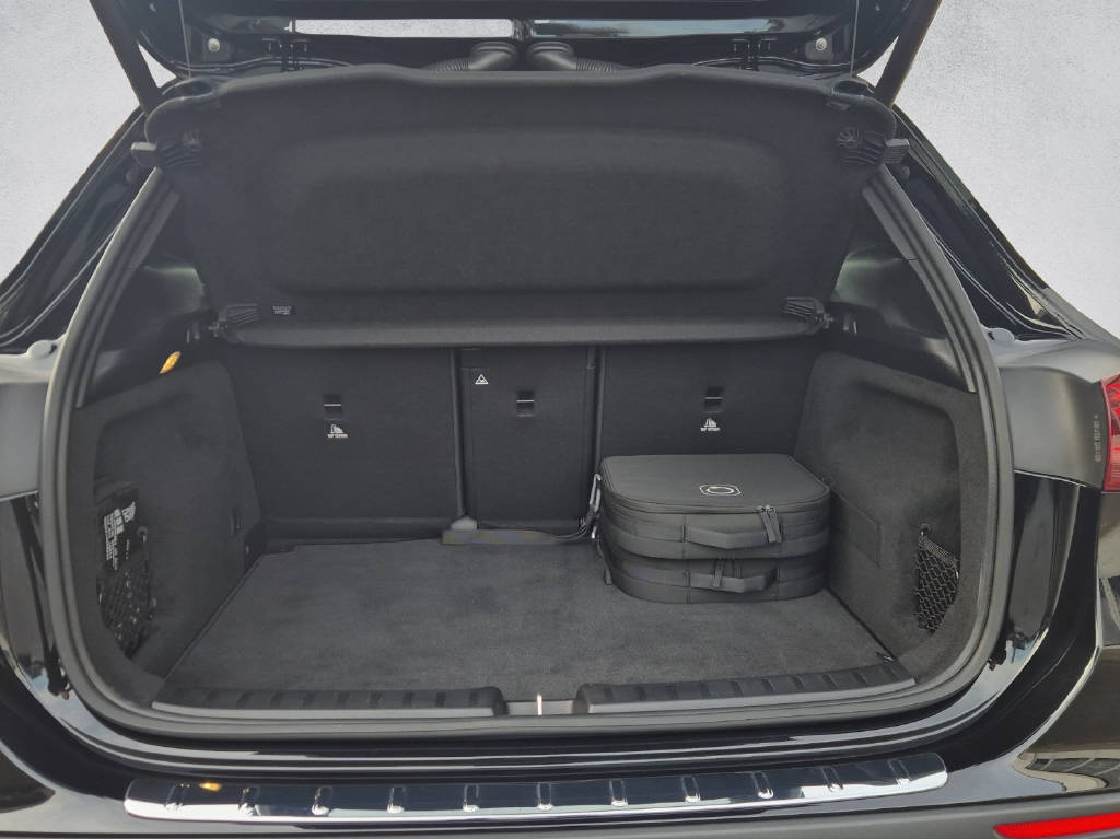 MERCEDES-BENZ GLA 250 e AMG Line-image-7