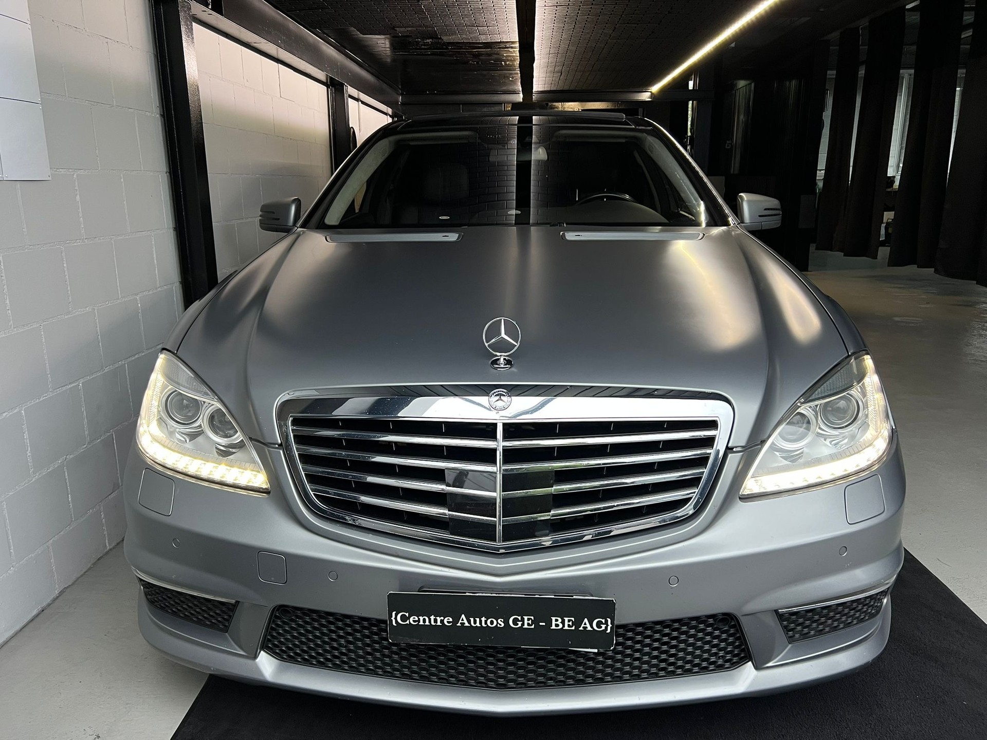 MERCEDES-BENZ S 63 AMG L 7G-Tronic| Vollausstattung | Carbon | IWC | Designo Magno | Schliesshilfe |-showroom-element-2
