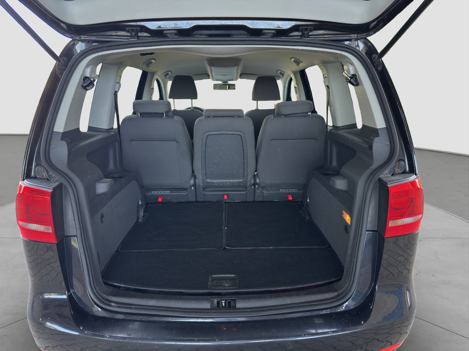 VW TOURAN-image-8