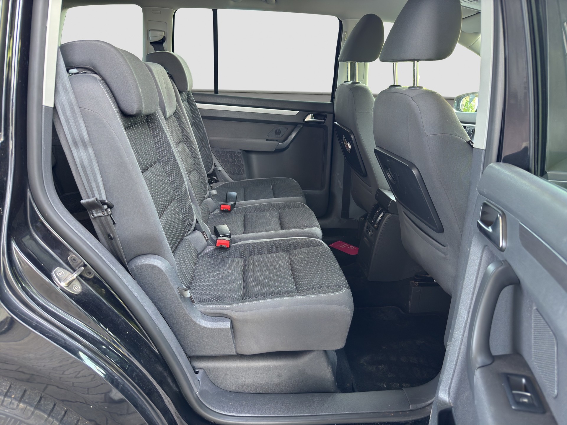 VW TOURAN-image-13