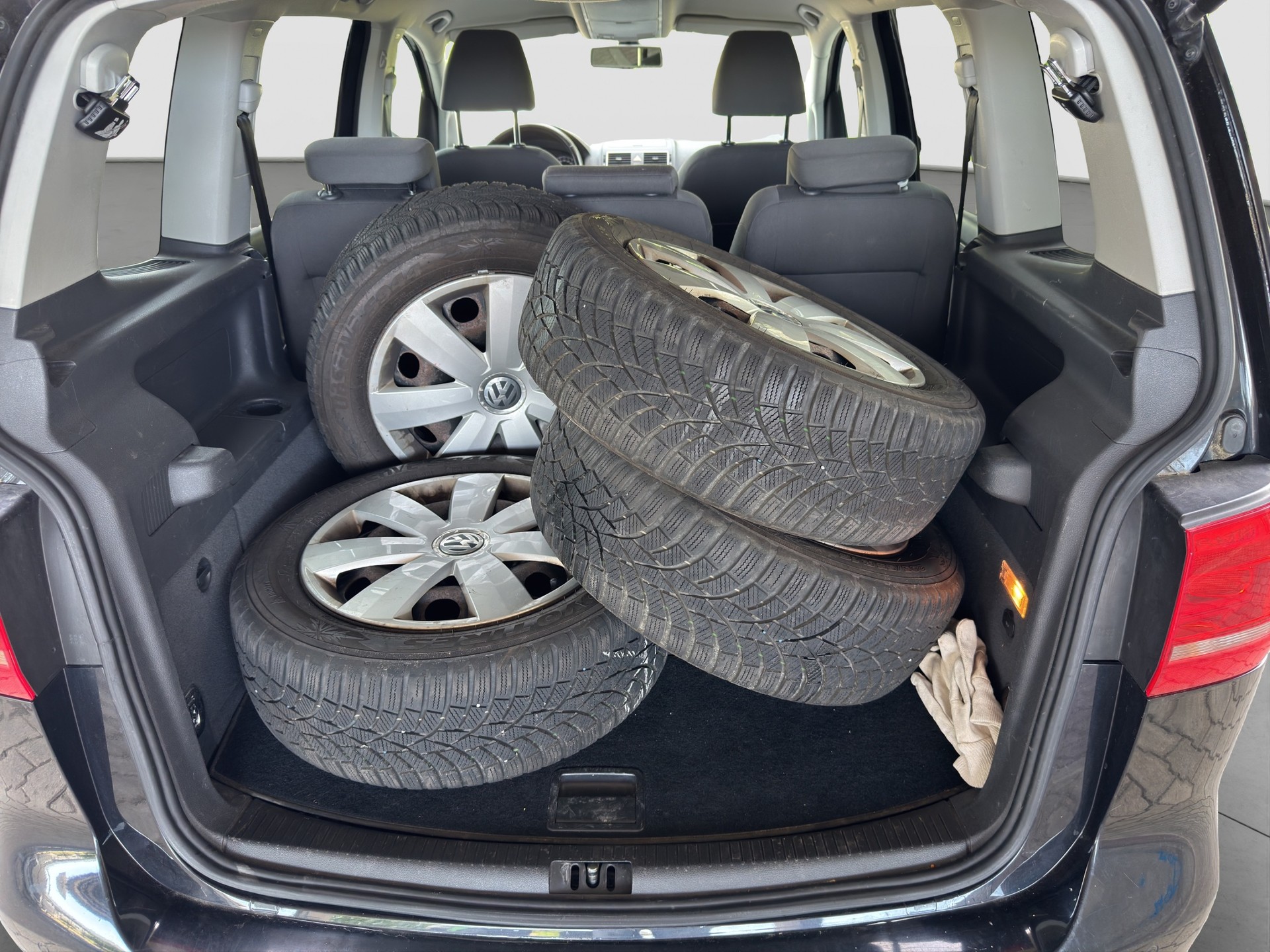 VW TOURAN-image-9