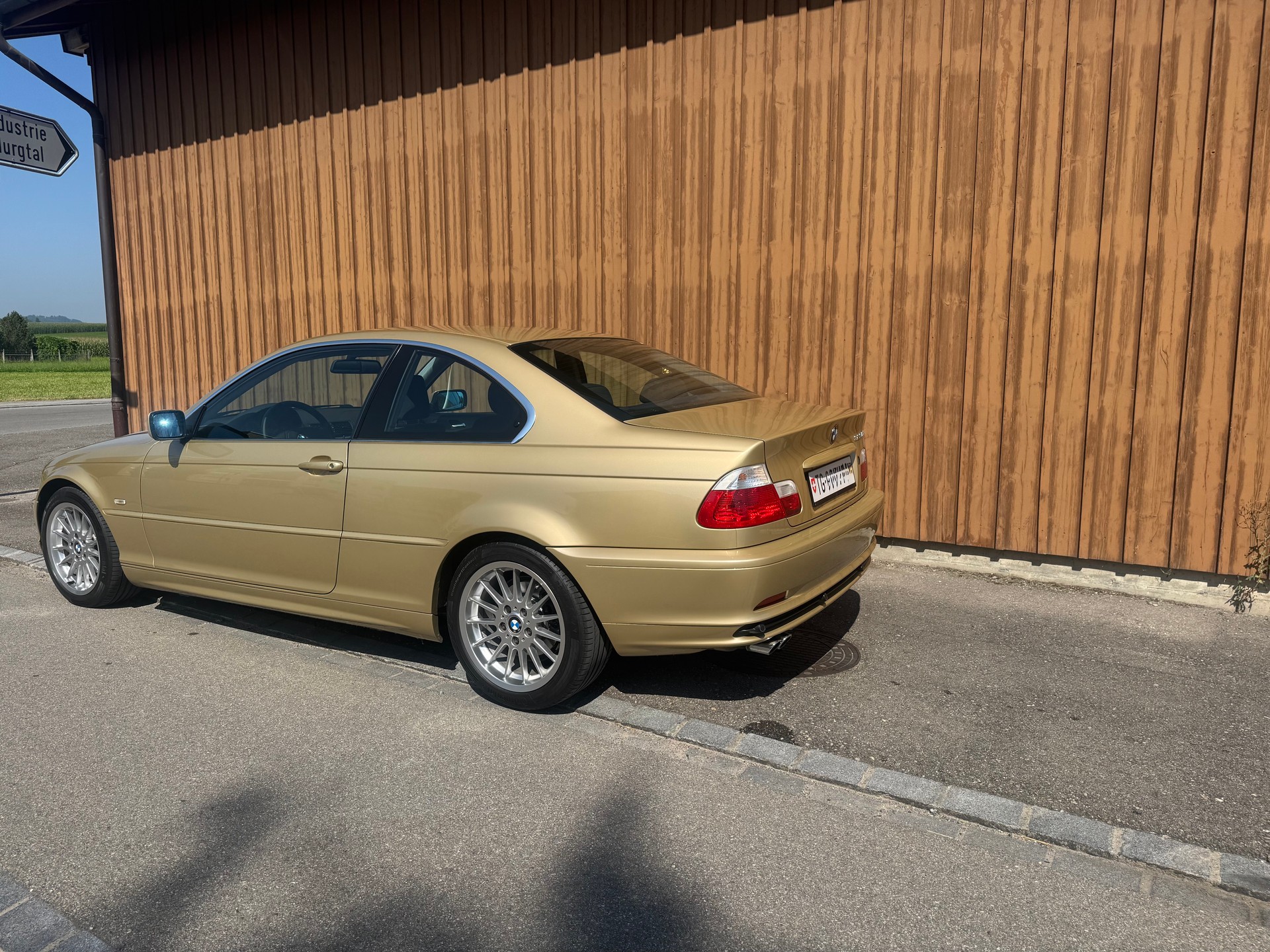 BMW 323Ci Coupé-image-2