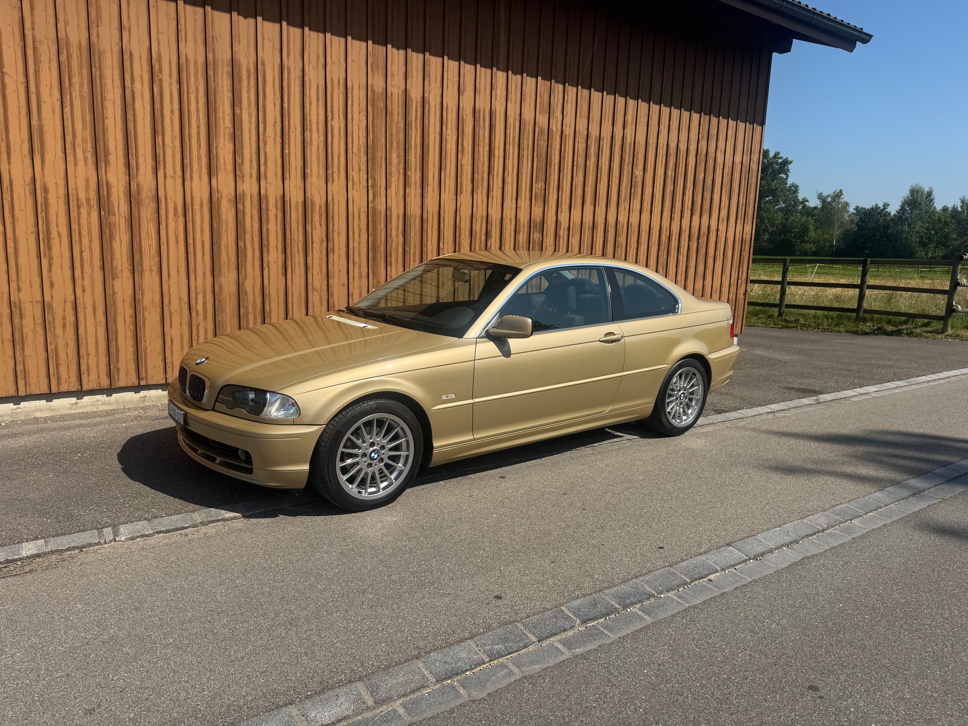 BMW 323Ci Coupé-image-3