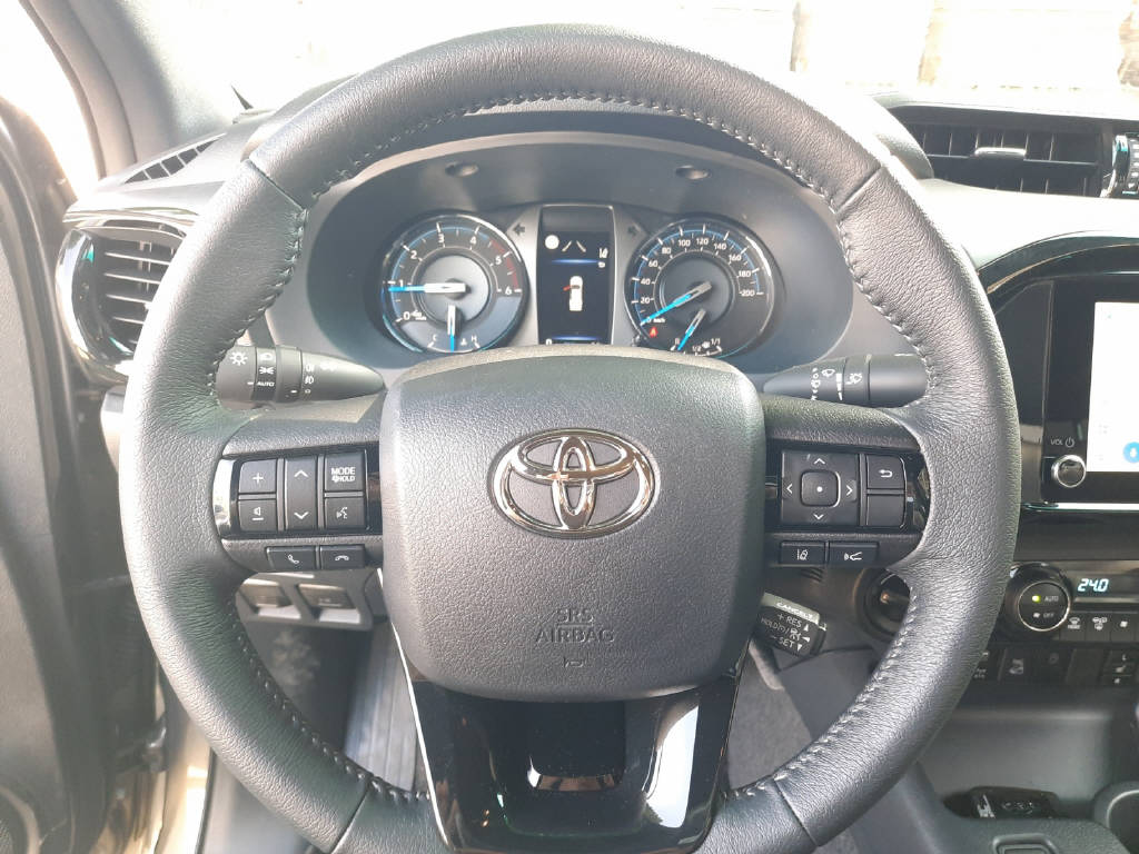 TOYOTA Hilux Double Cab.-Pick-up 2.8 D-4D 204 Invincible MHEV-image-10