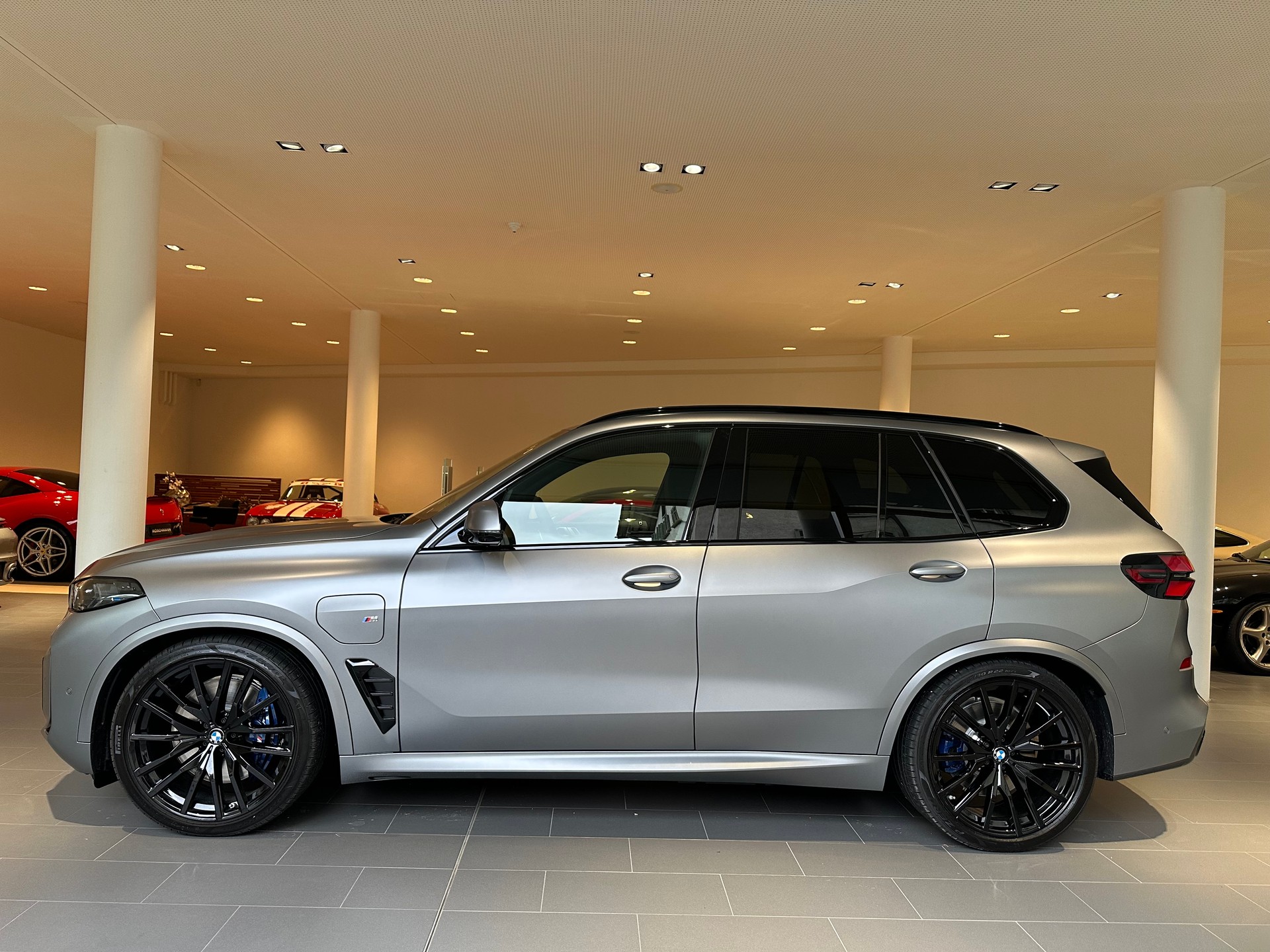 BMW X5 xDrive 50e M Sport Pro Individual-showroom-element-1