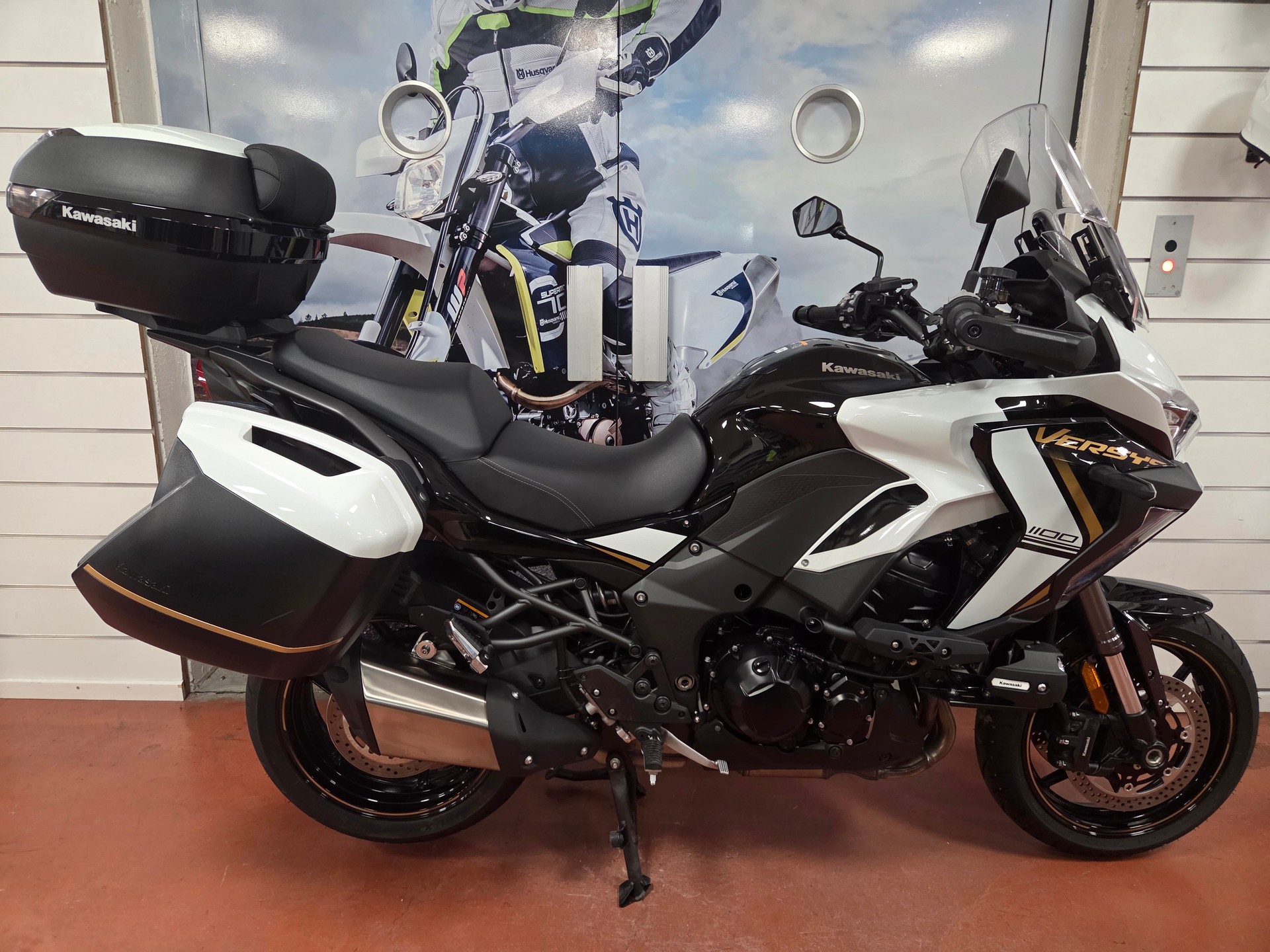 KAWASAKI Versys 1100 SE Grand Tourer-image-2