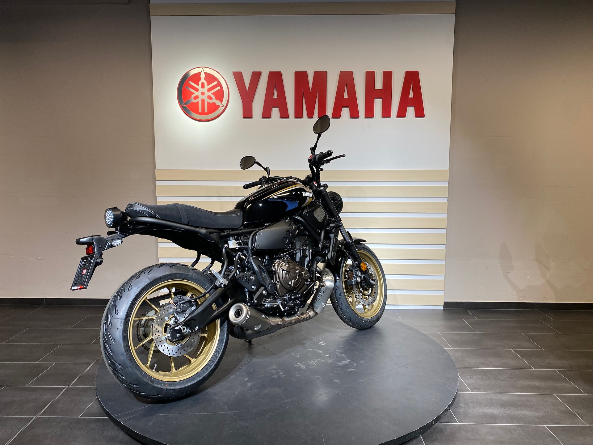 YAMAHA XSR 700-image-3