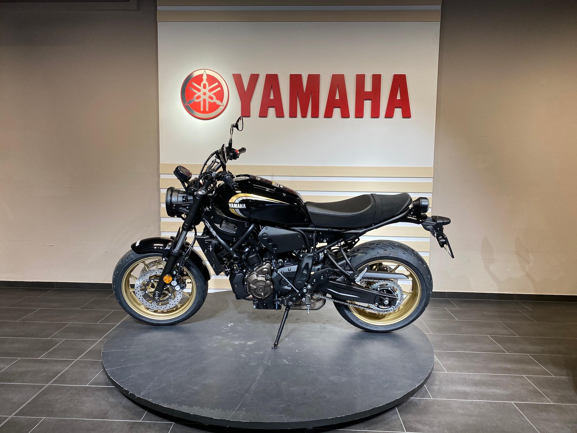 YAMAHA XSR 700-image-5