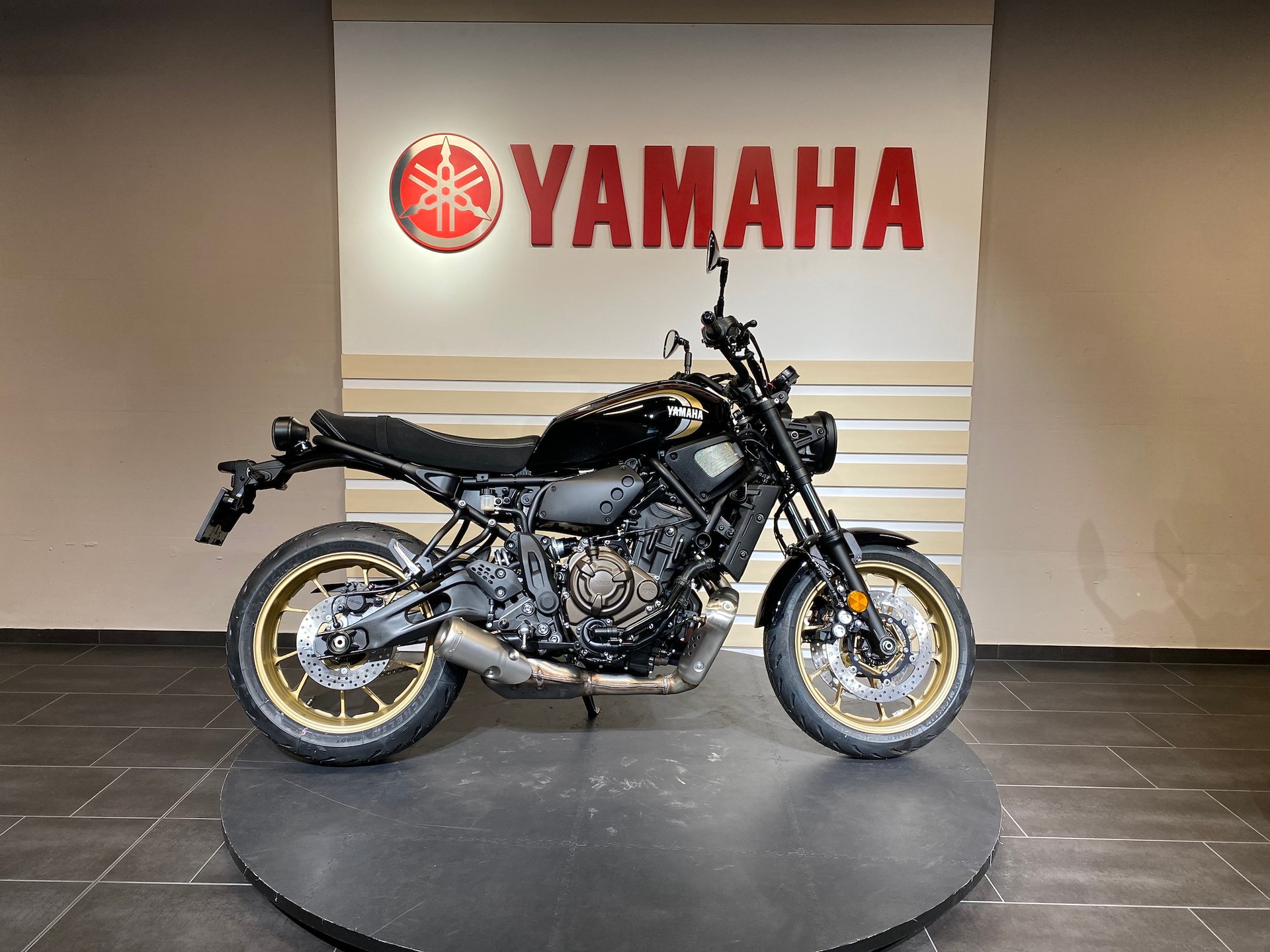YAMAHA XSR 700-image-2