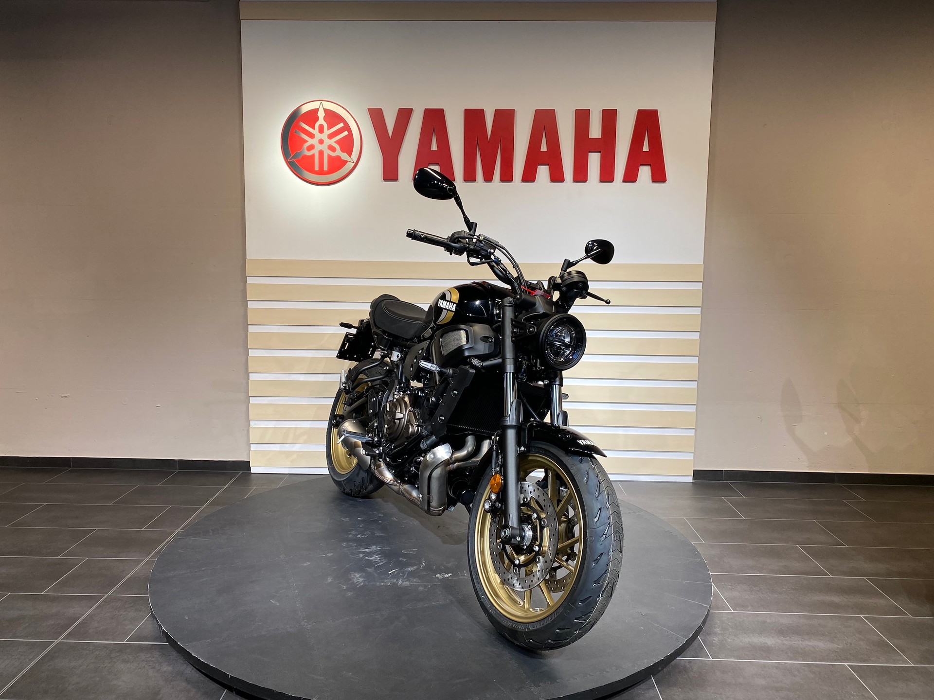 YAMAHA XSR 700-image-0