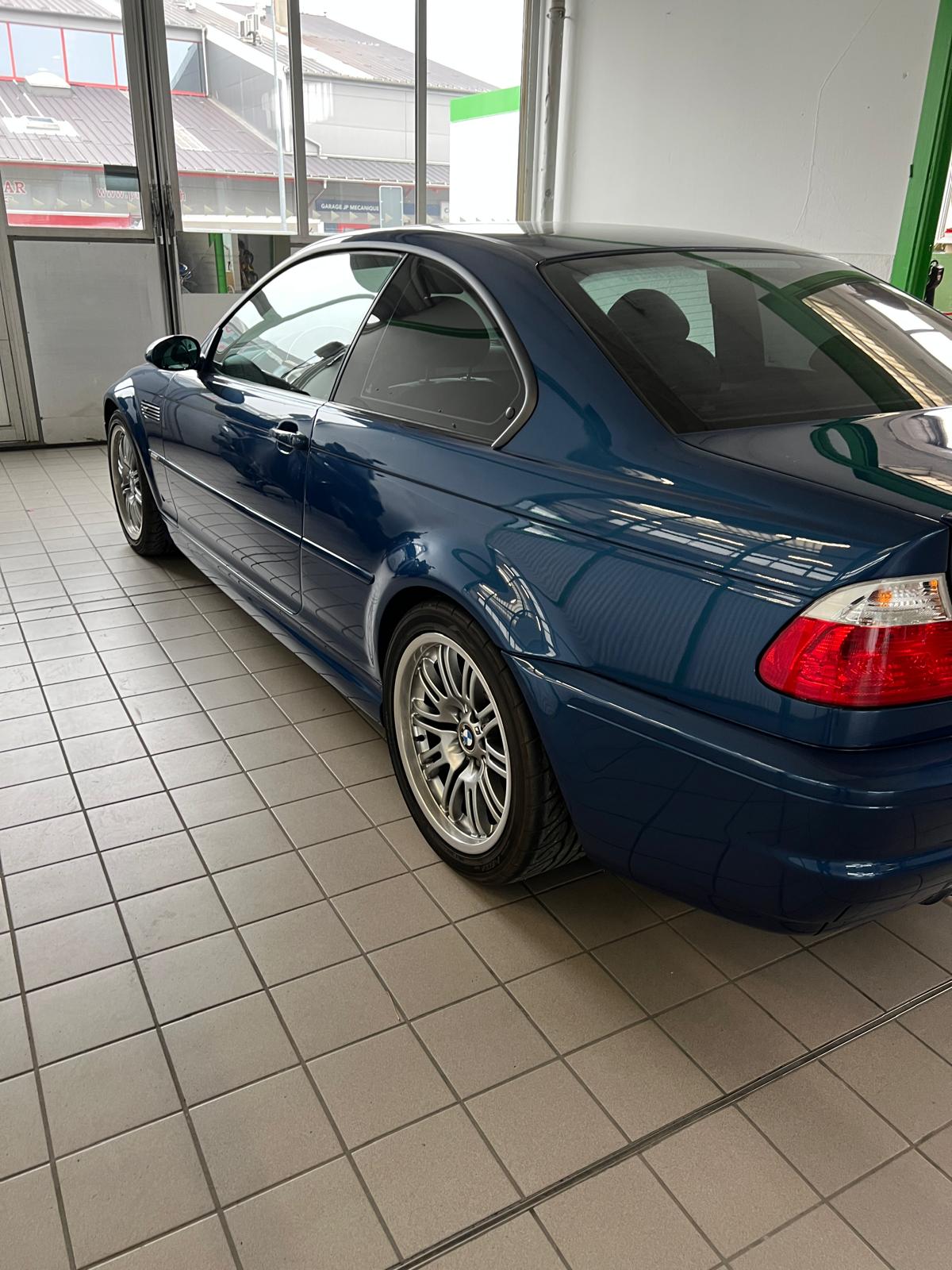 BMW M3-showroom-element-3