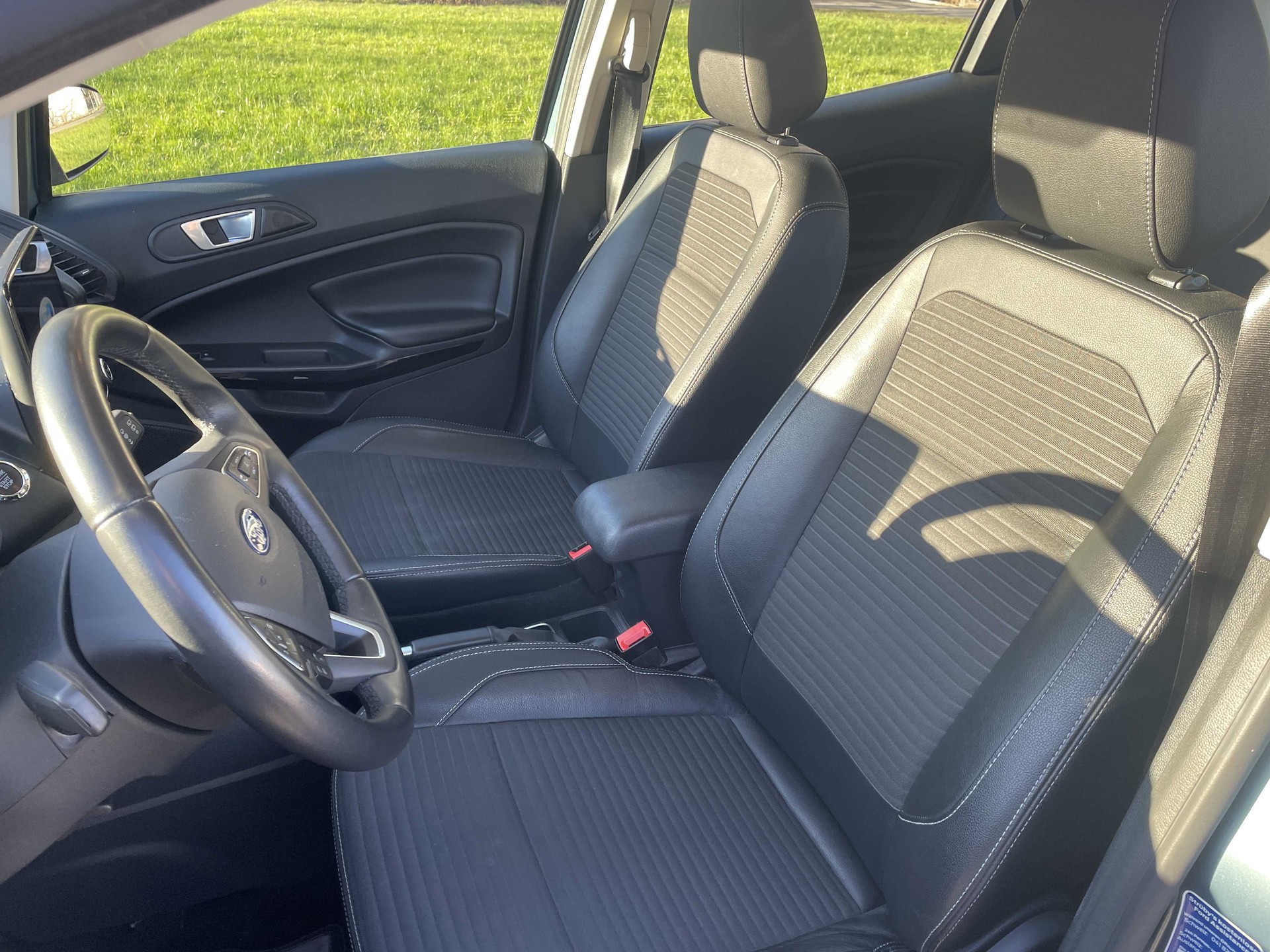 FORD EcoSport 1.0 EcoB Titanium-image-8