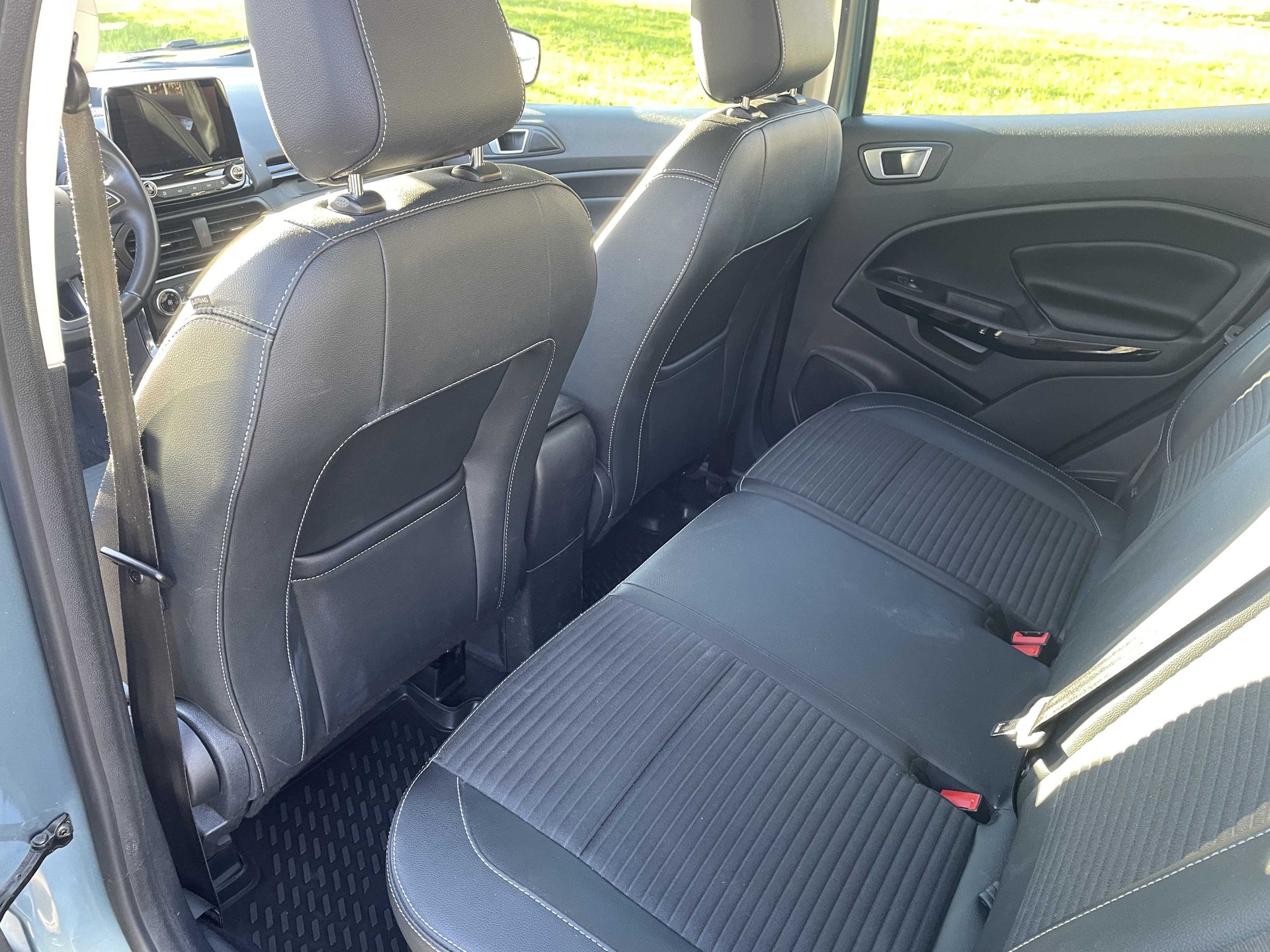FORD EcoSport 1.0 EcoB Titanium-image-12