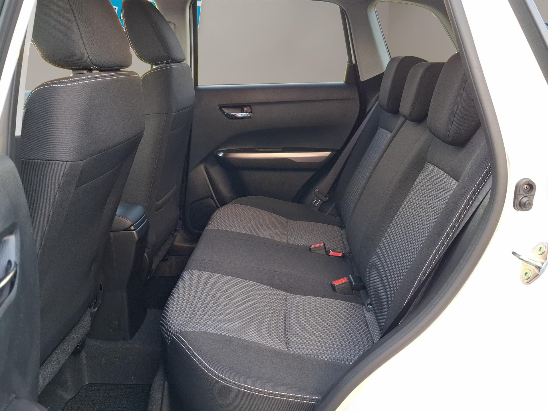SUZUKI Vitara 1.4 T Sakura Hybrid 4x4-image-11